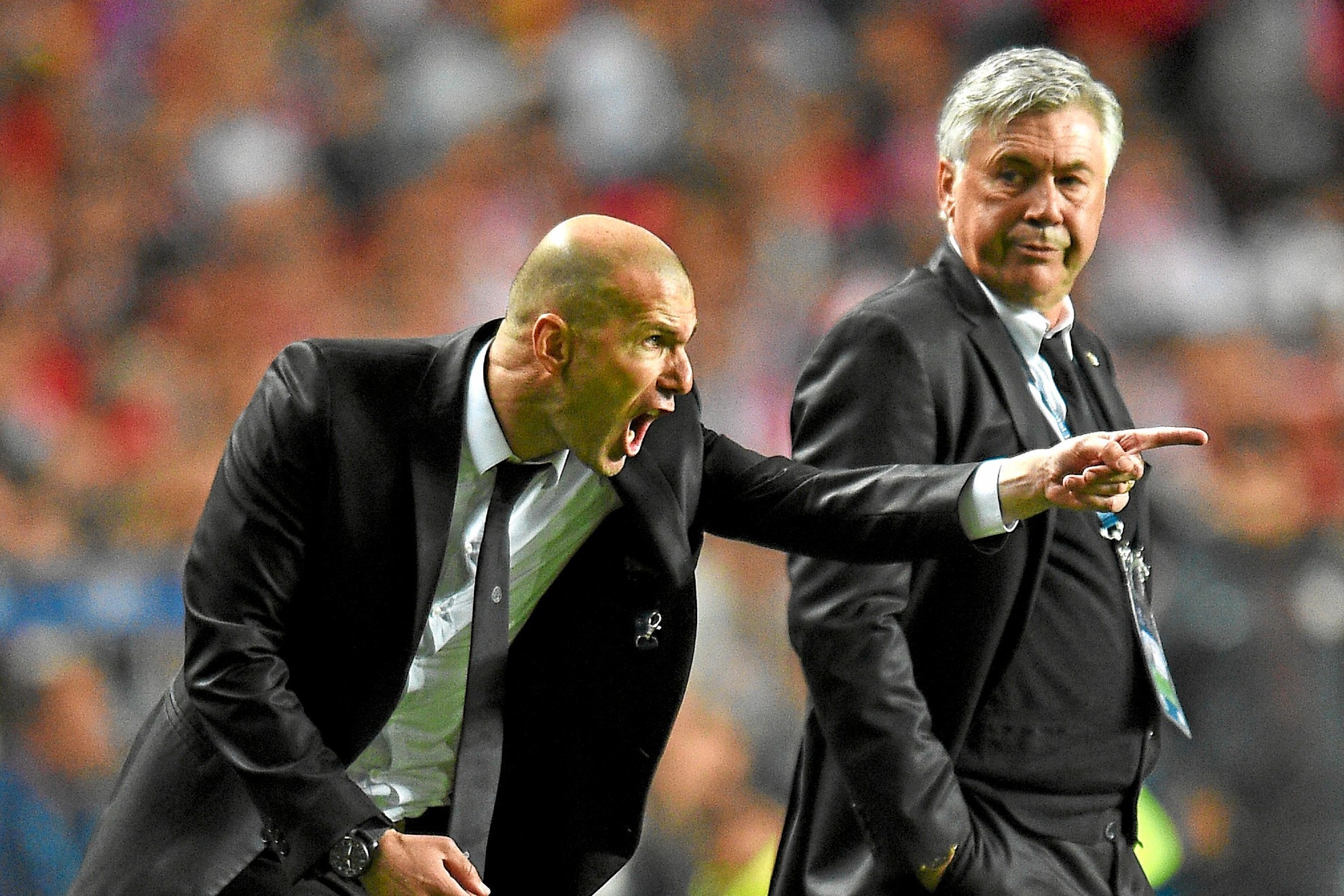 Zidane da instrucciones junto a Ancelotti en la final de Champions de Lisboa 2014
