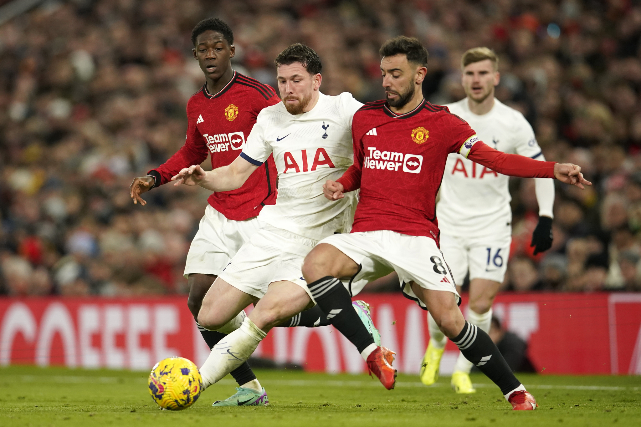 Tottenhams Pierre-Emile Hojbjerg challenges for the ball with Manchester Uniteds Bruno Fernandes
