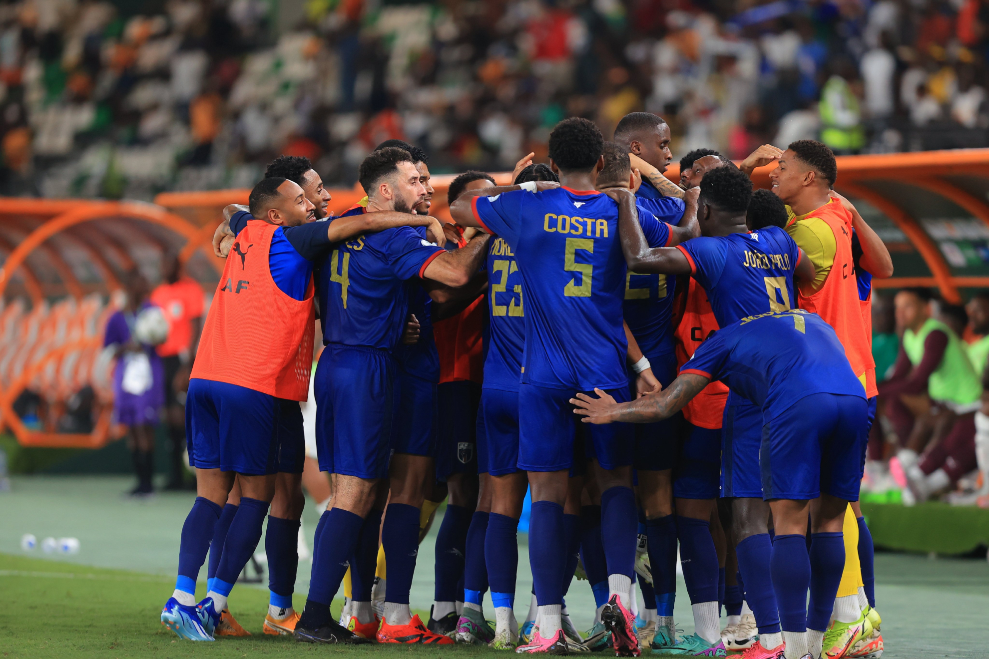 Los jugadores de Cabo Verde celebran el 0-1.