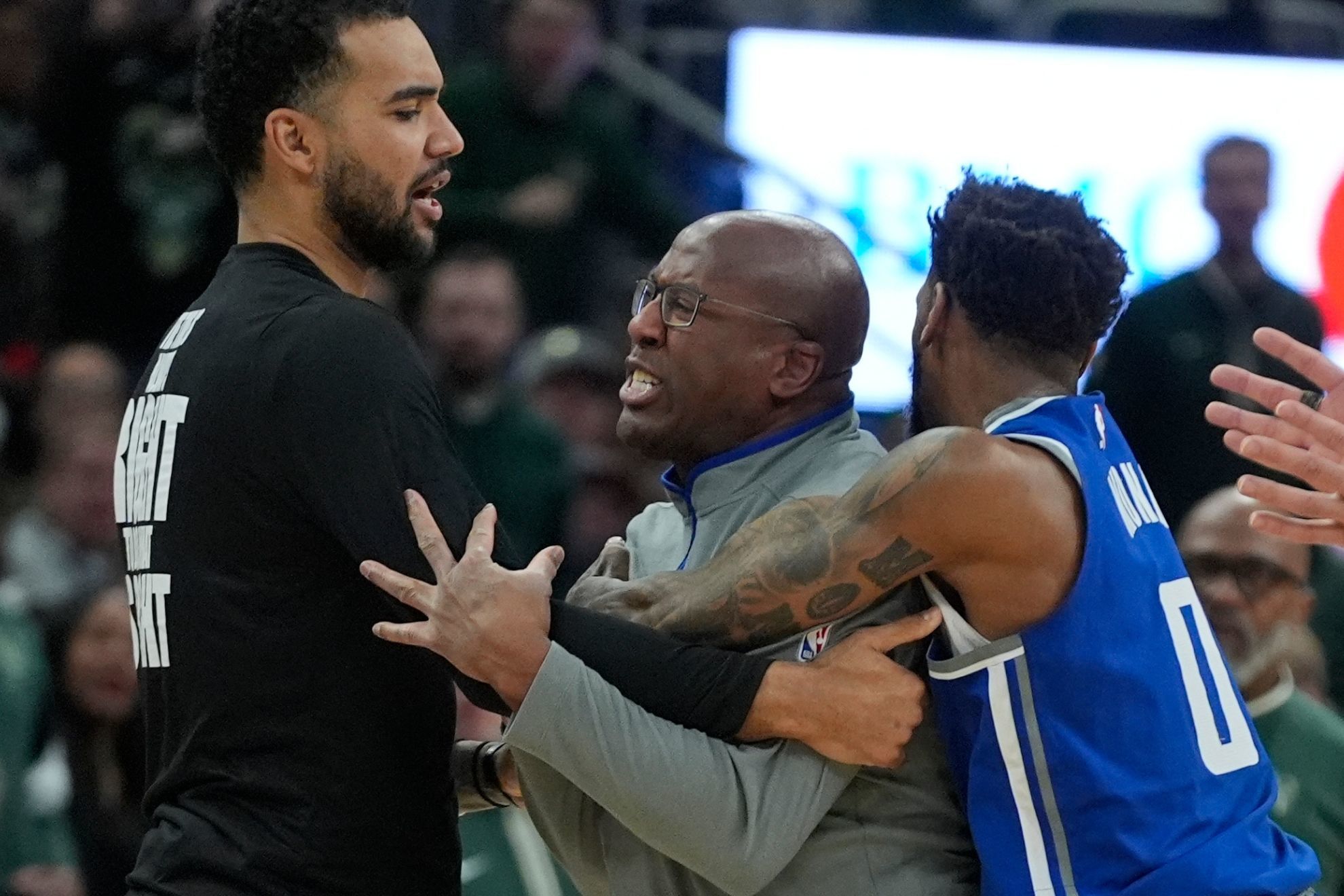 Mike Brown uses laptop to bash NBA over ejection amid slew of angry coaches