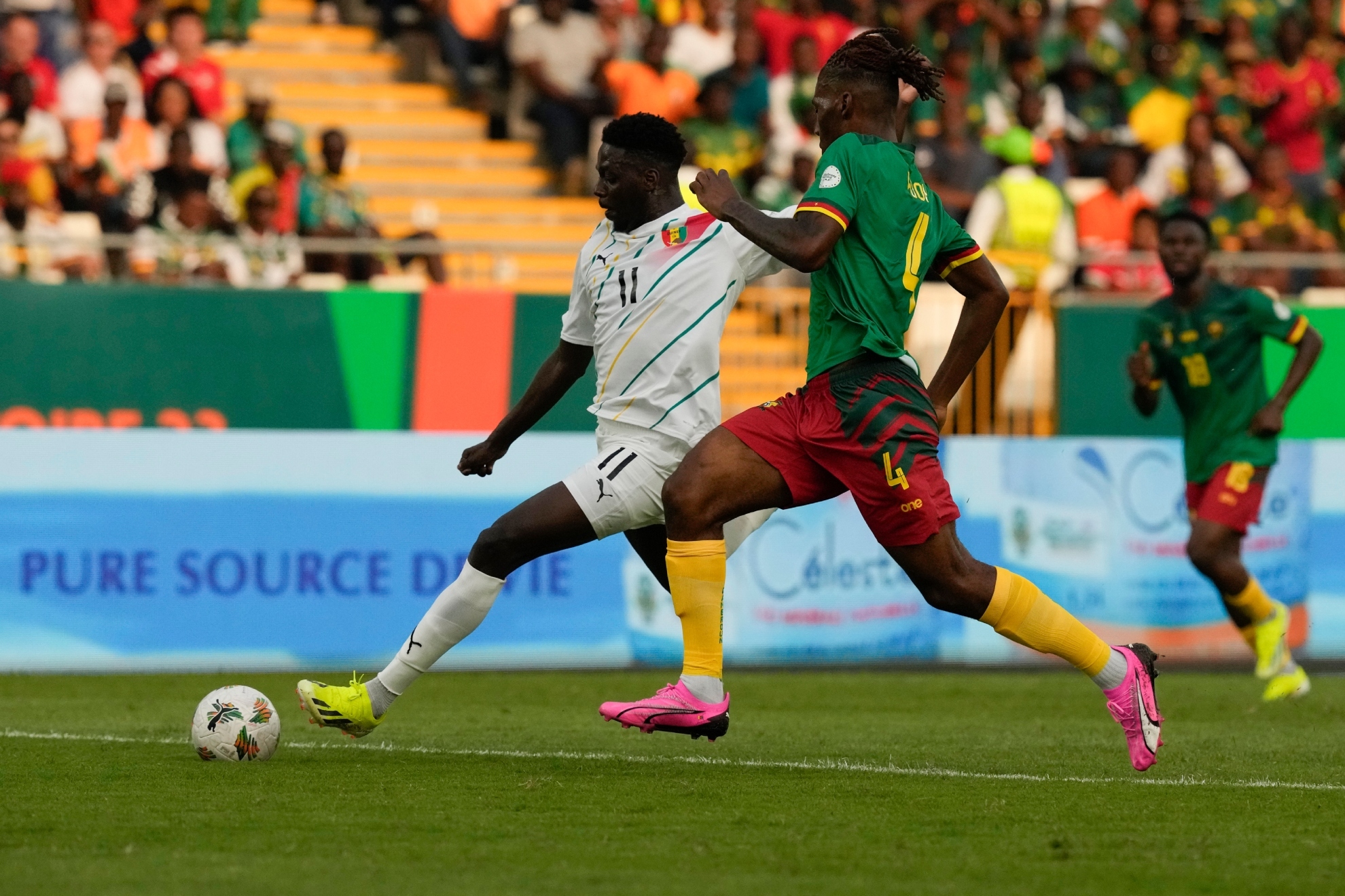 Mohamed Bayo dispara a puerta en la antesala del gol de Guinea.