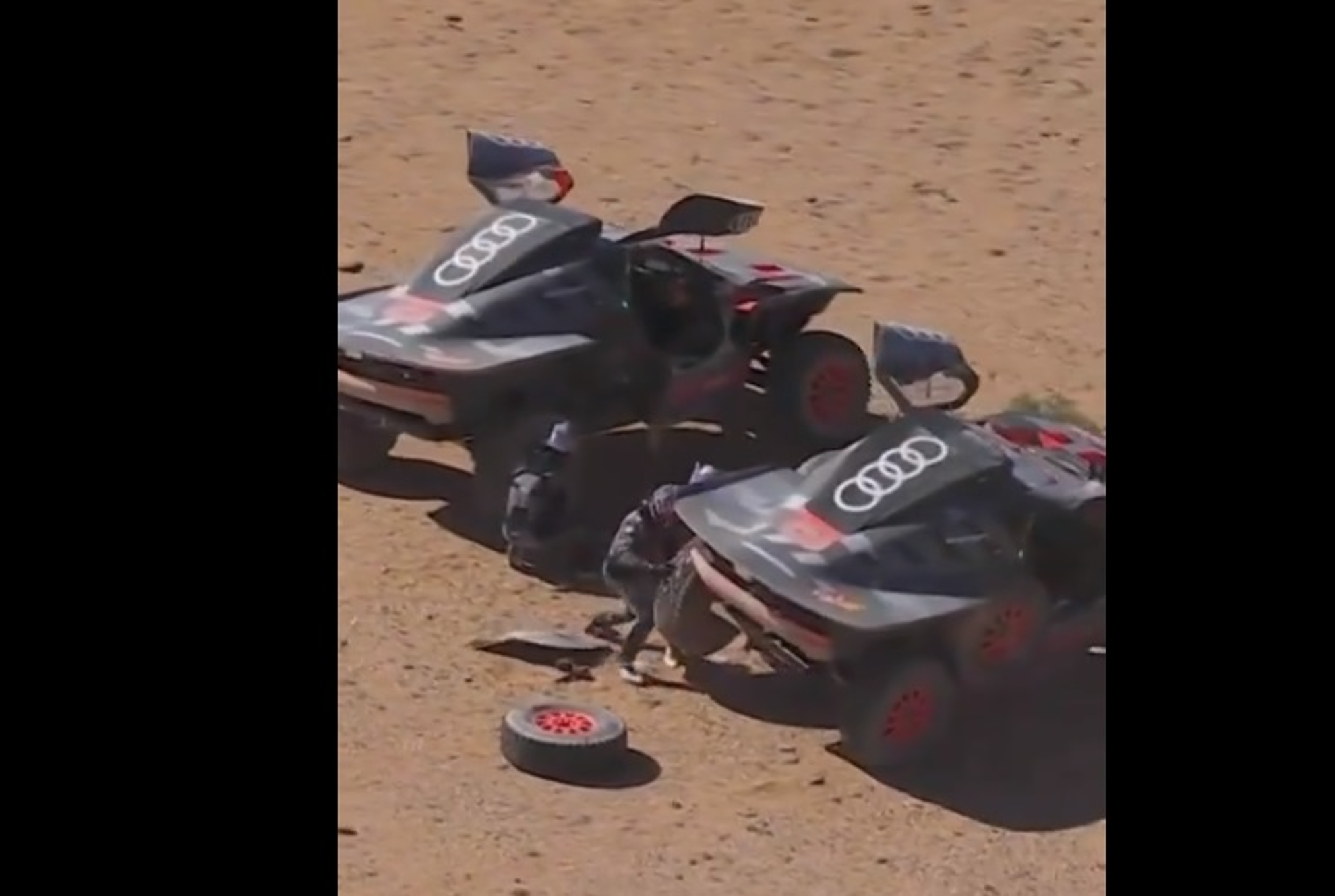 La ayuda salvadora de Ekstrm a Sainz: un pit-stop improvisado en mitad del desierto!