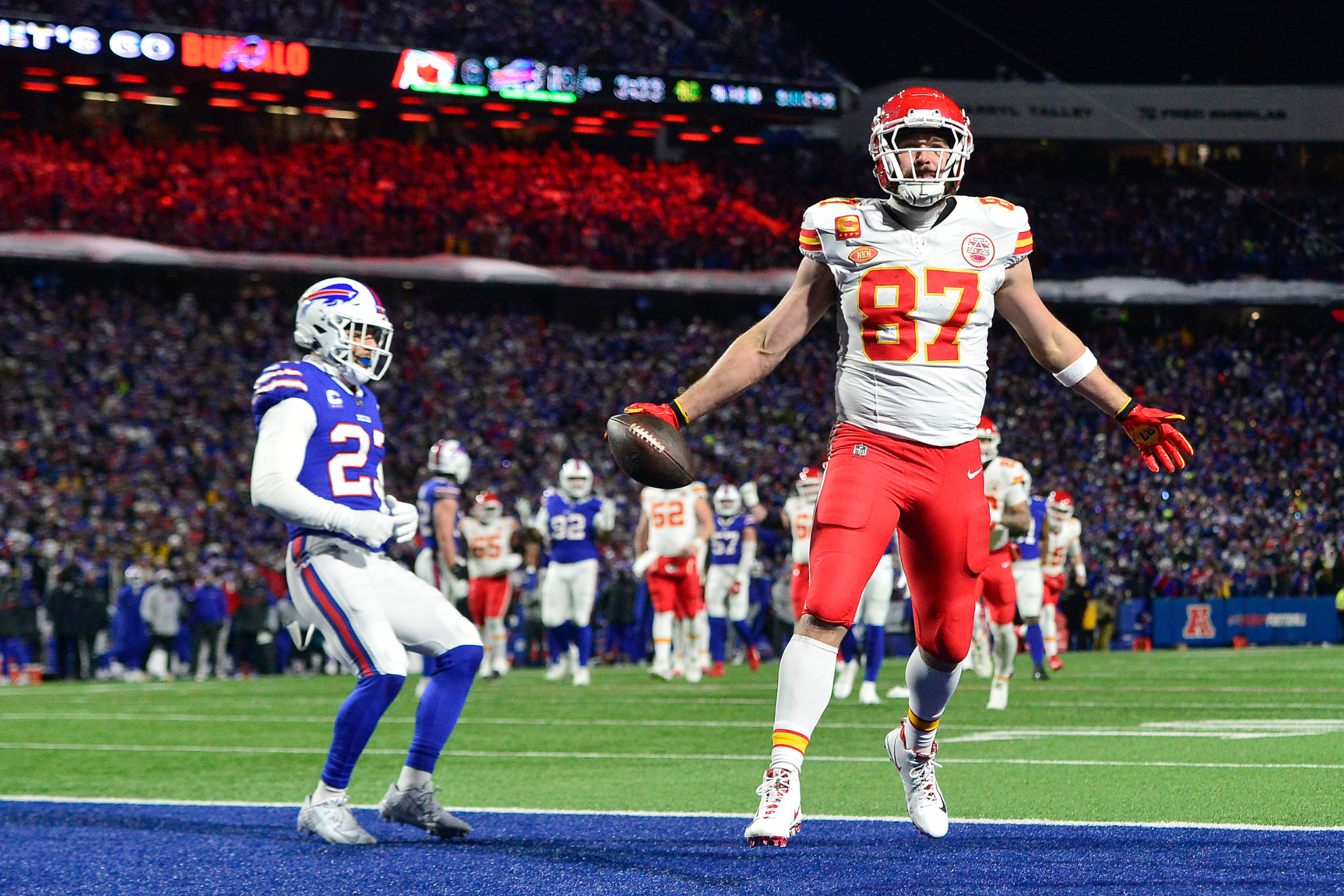 Kelce celebrates the record-tying touchdown in the second quarter.