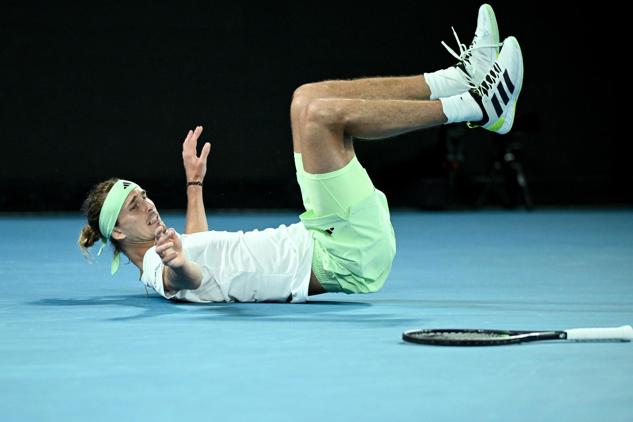 Carlos Alcaraz cae ante Zverev y se queda a media remontada en los cuartos del Open de Australia