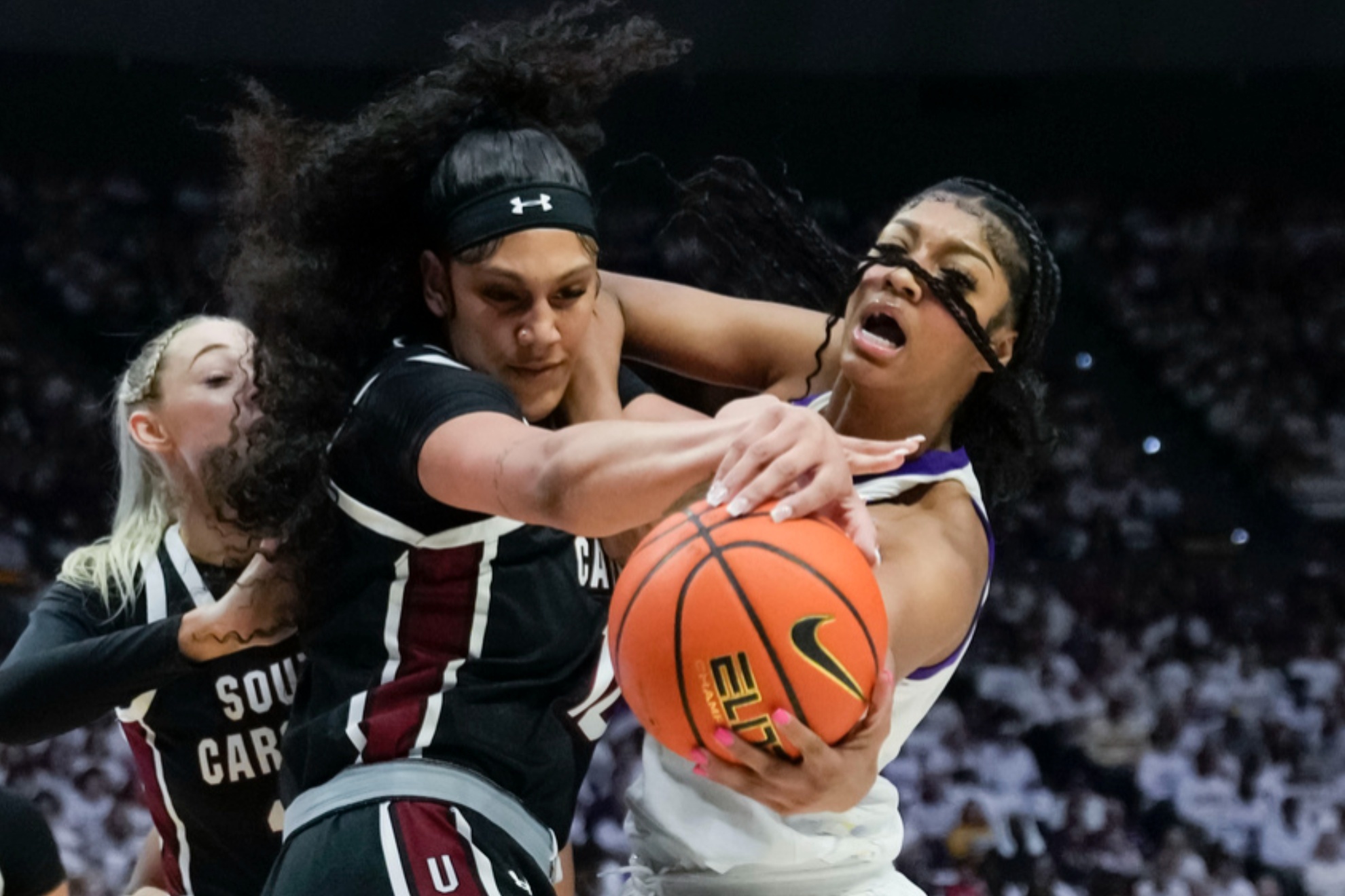 South Carolina remains unbeaten after thrilling showdown with LSU and Angel Reese