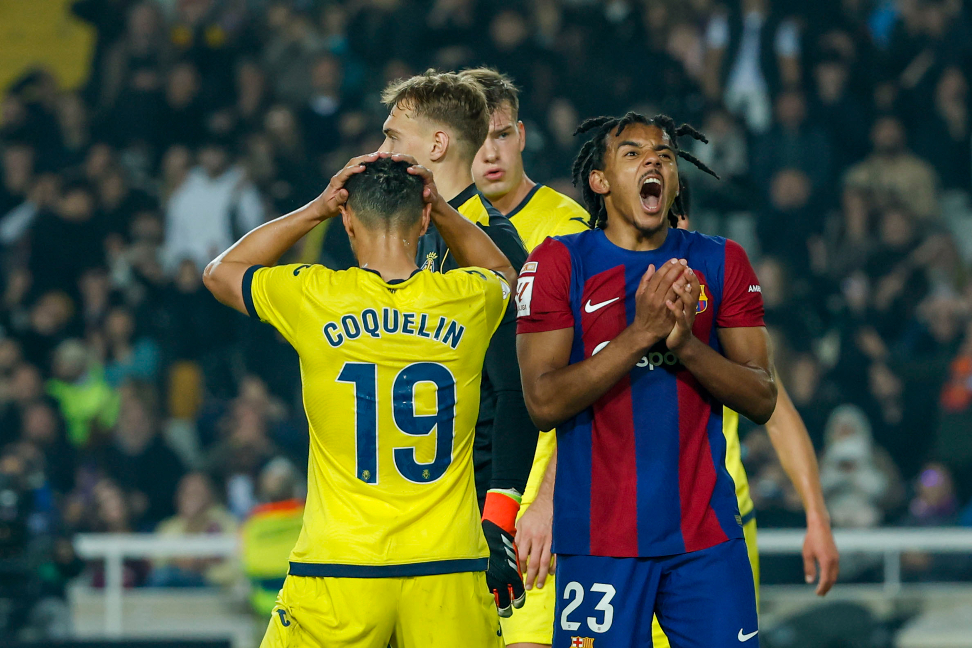 Kounde se lamenta durante el partido ante el Villarreal.