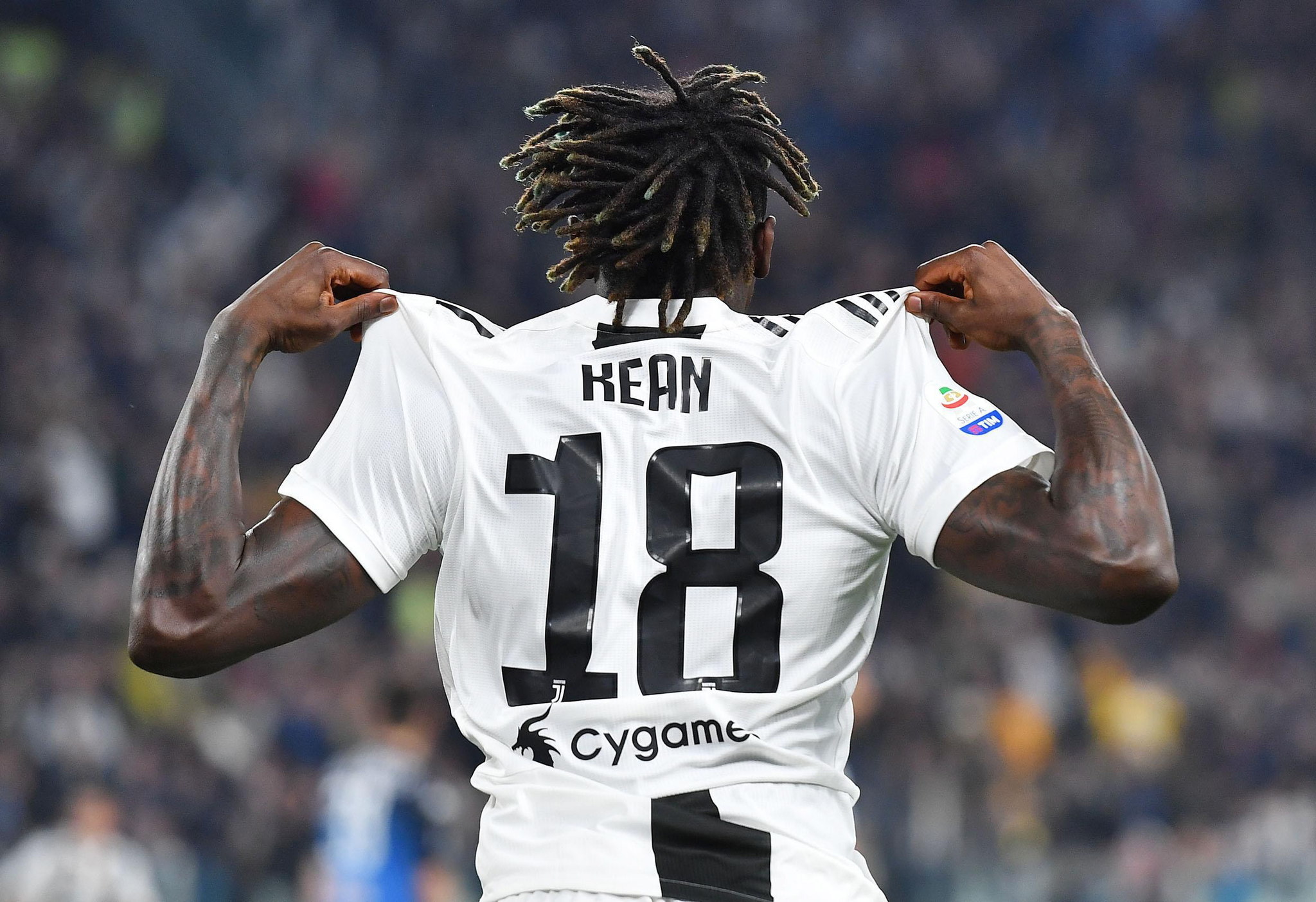 Moise Kean celebra un gol con la Juventus.