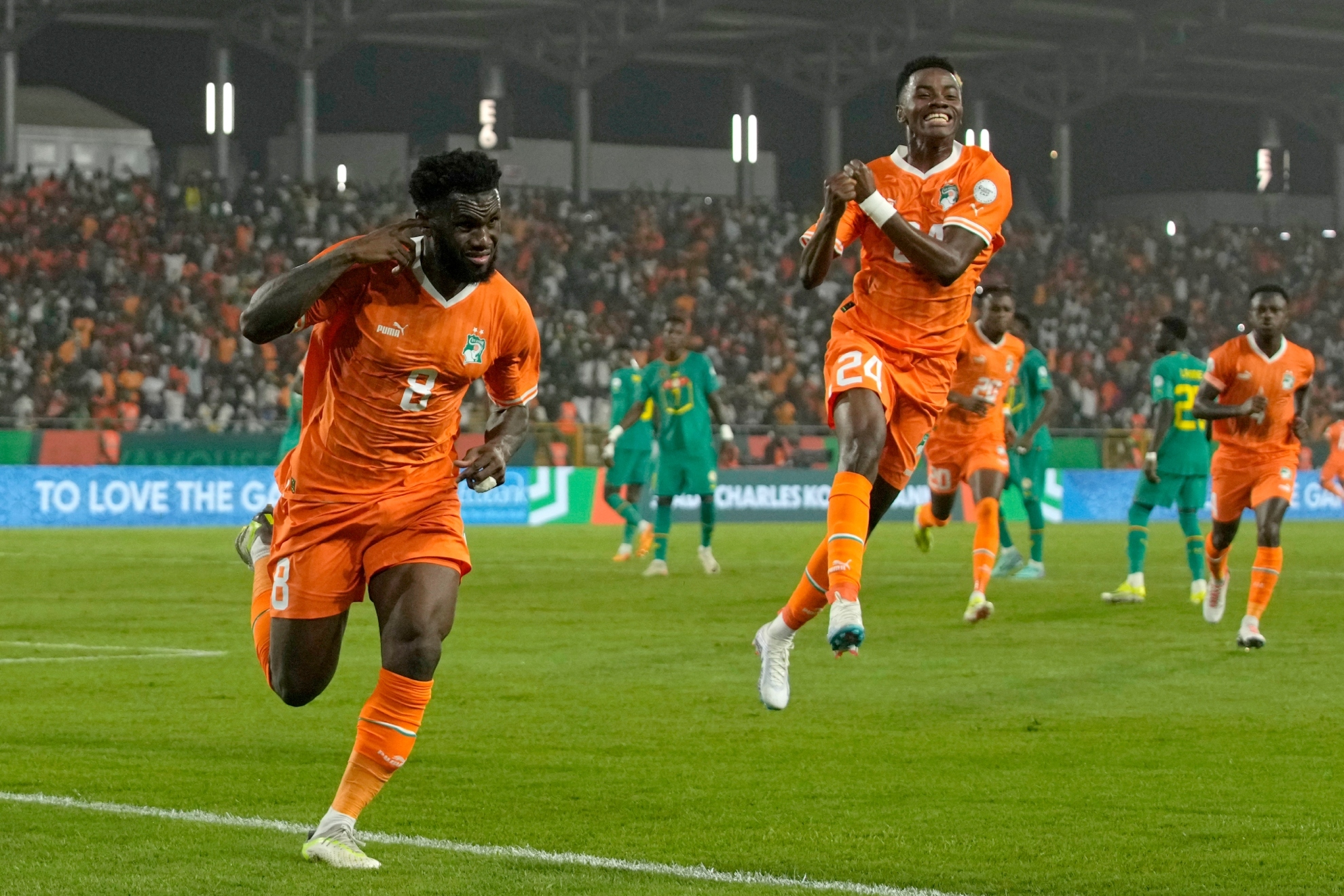 Franck Kessié celebra su gol de penalti en el tiempo reglamentario.