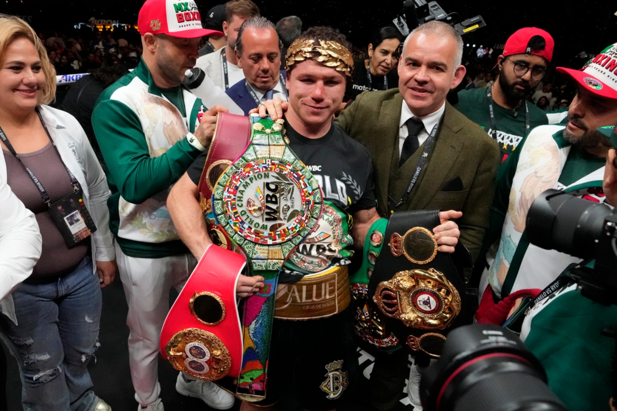 Canelo insider reveals the champions next two contenders, who got left out of a title fight?