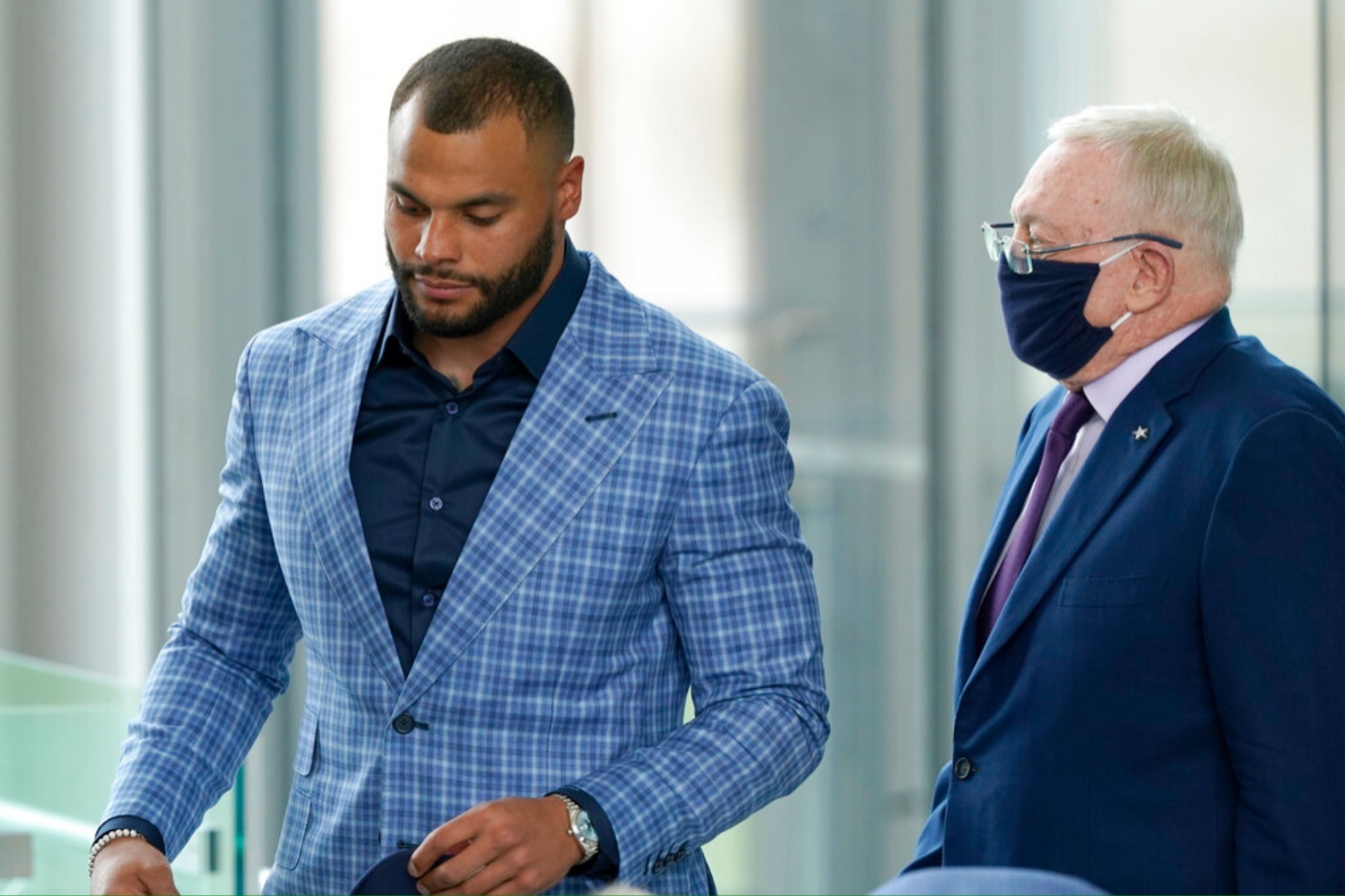 Dak Prescott (R) and Jerry Jones back in 2021, when the QB signed his contract extensin.