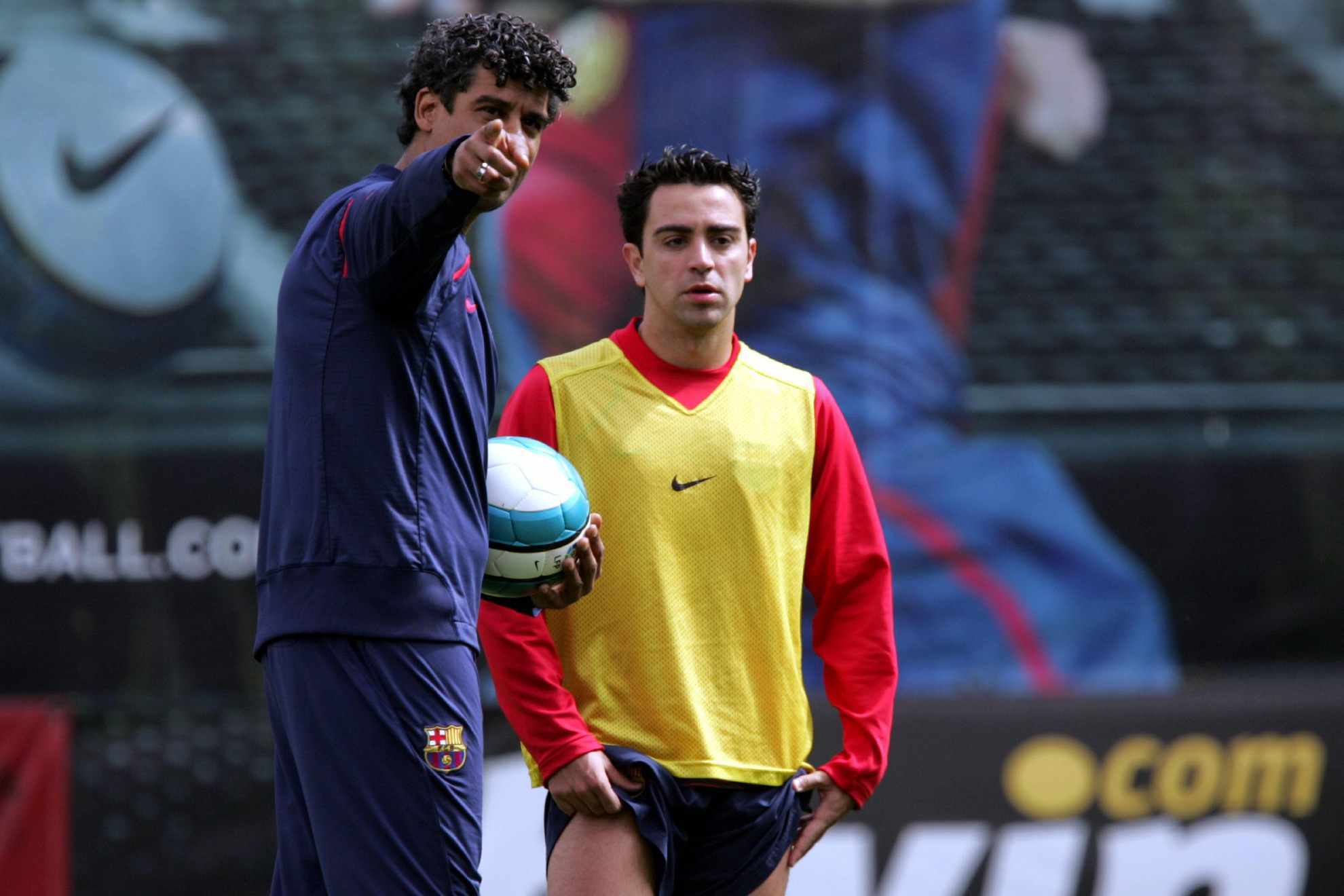 A return to the past at Barcelona? Laporta is sounding out Xavis replacement... Rijkaard!