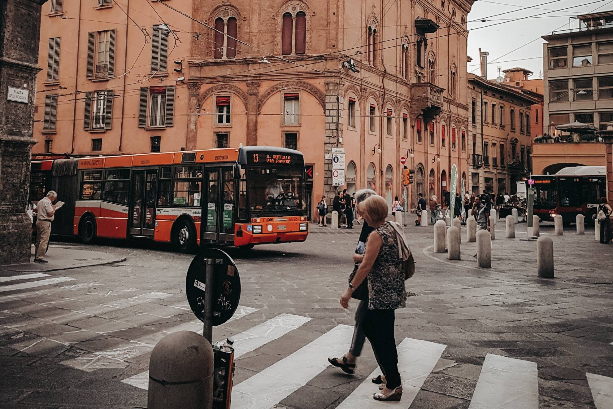 Imagen de una calle de Bolonia.