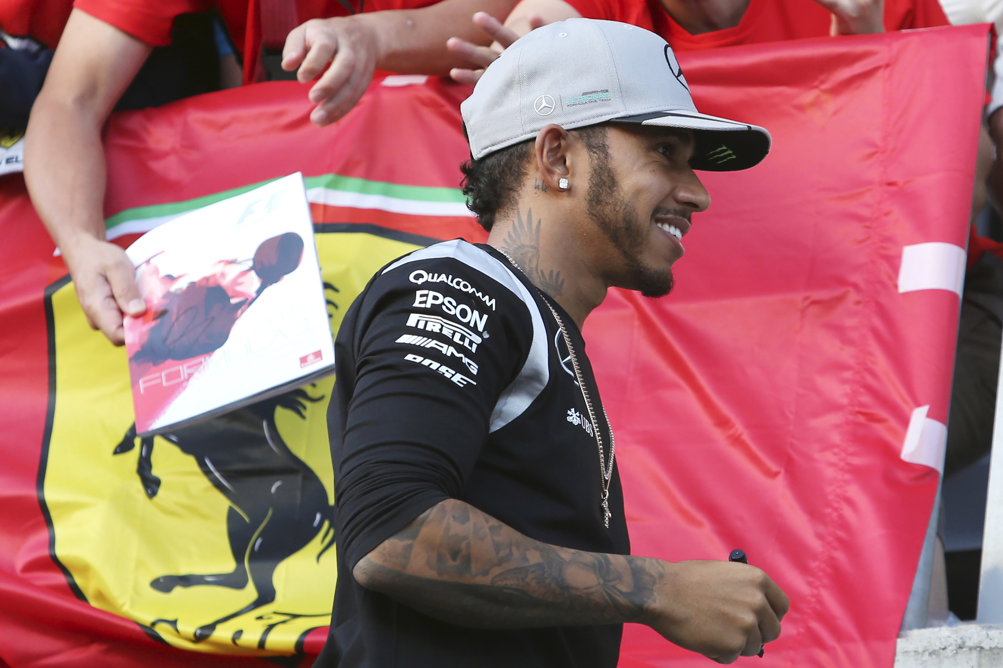 Oficial: Lewis Hamilton na Ferrari
