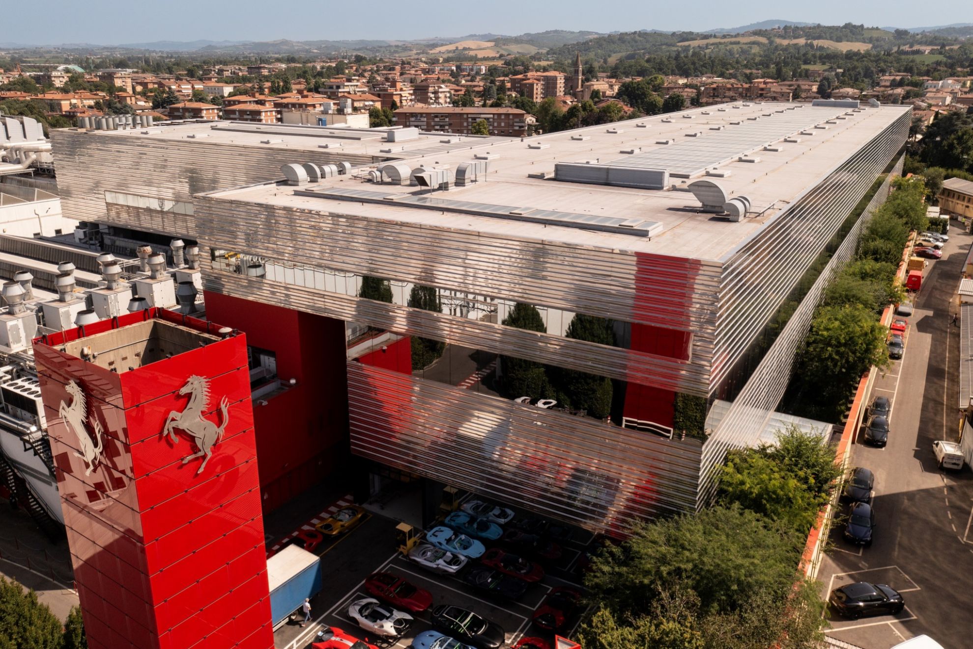 La fabrica de Maranello se está transformando para recibir a los primeros eléctricos.