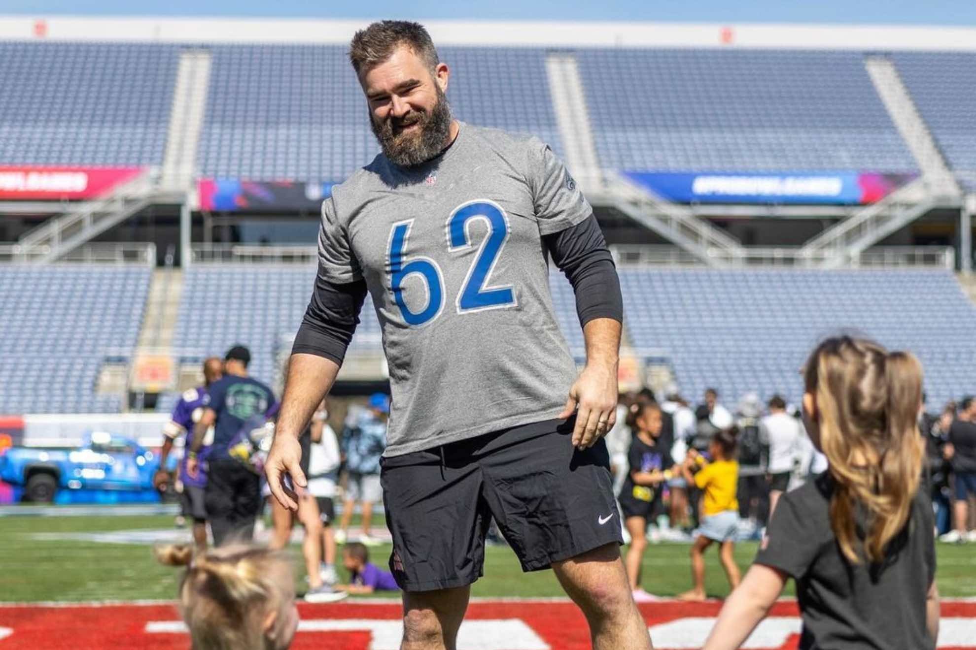 Jason Kelce proves hes an amazing girl dad in viral Pro Bowl video with his daughters