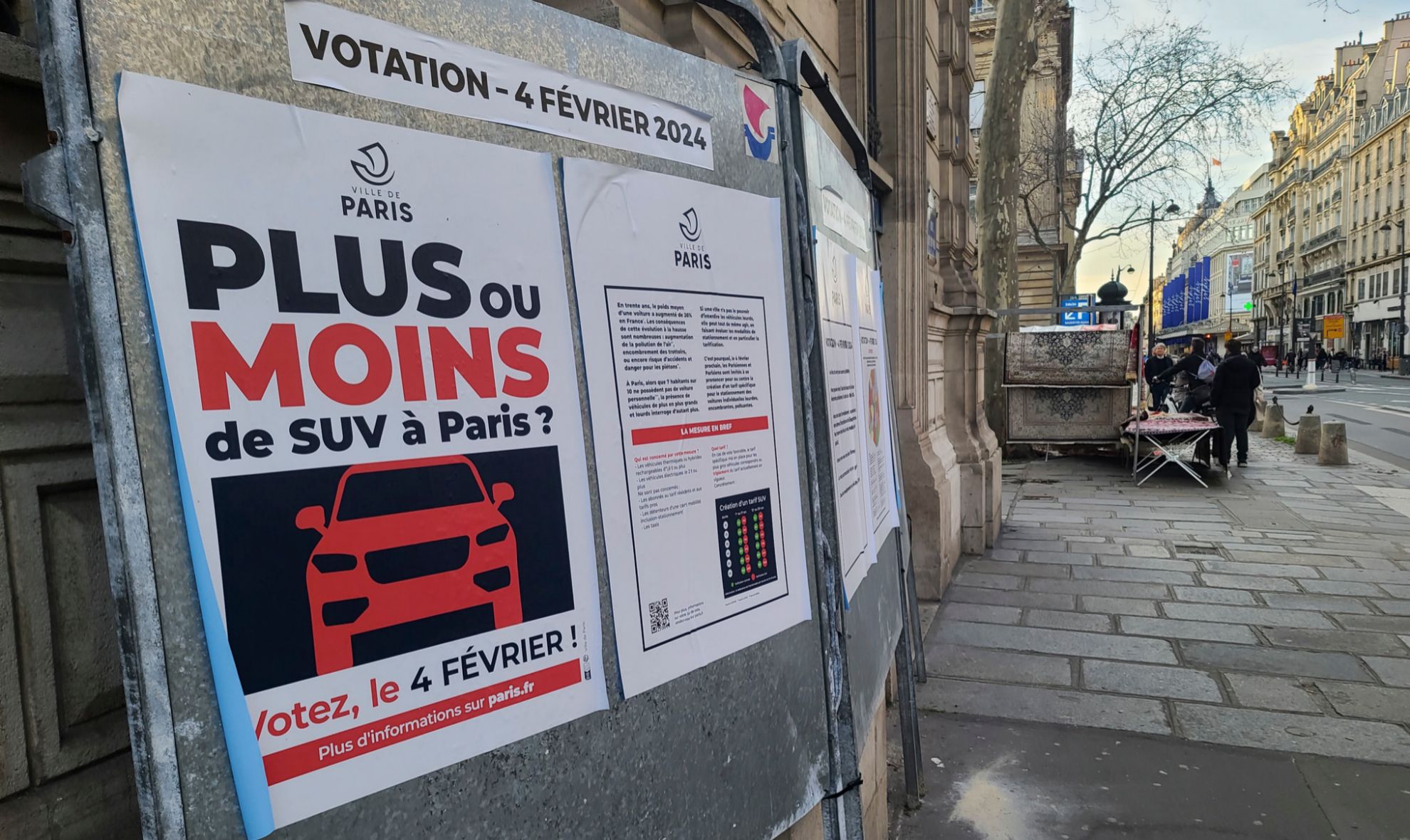 Carteles del referéndum anti SUV del Ayuntamiento de París.