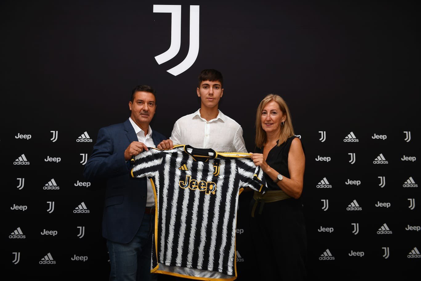 Javier Gil firma con la Juventus.