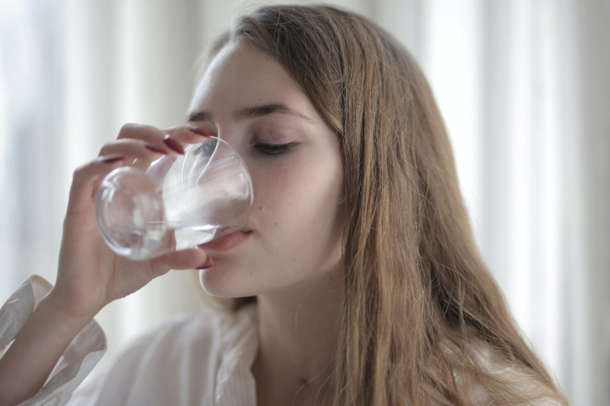 Beneficios de beber 2 litros de agua al da