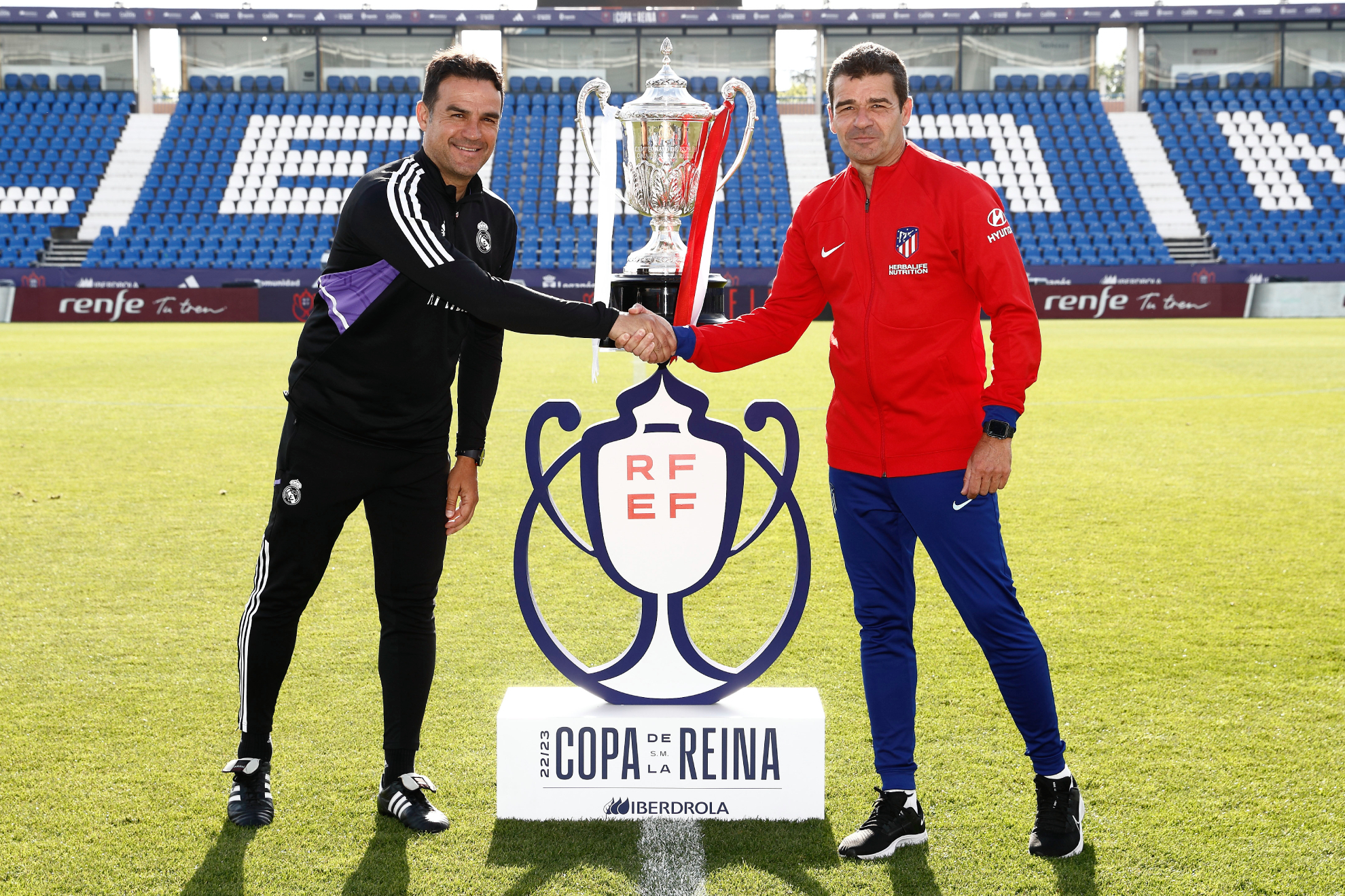 Alberto Toril y Manolo Cano posan antes de la final de la Copa de la Reina 2023 / RFEF
