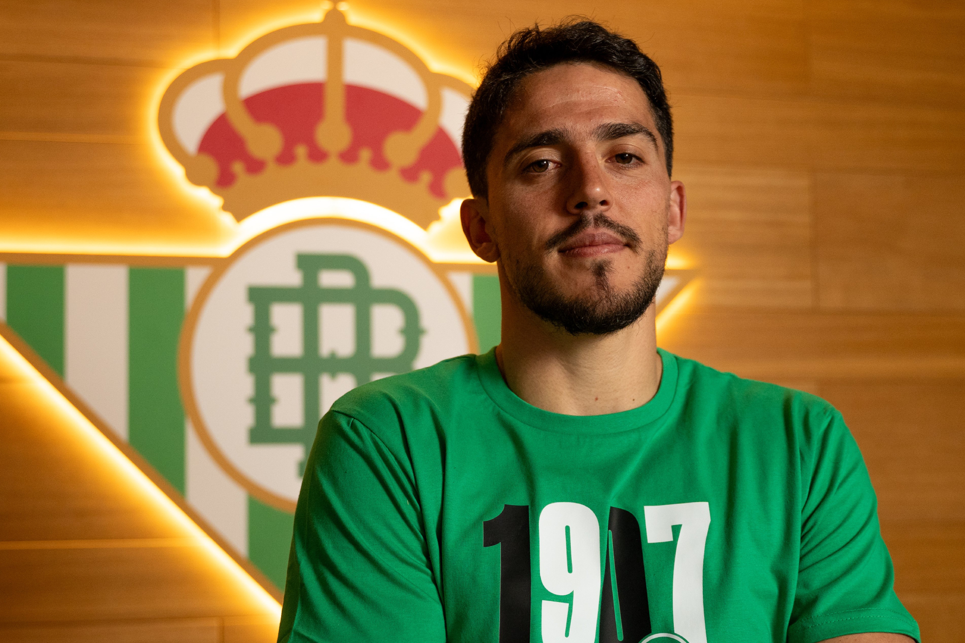 Fornals posa como jugador del Betis