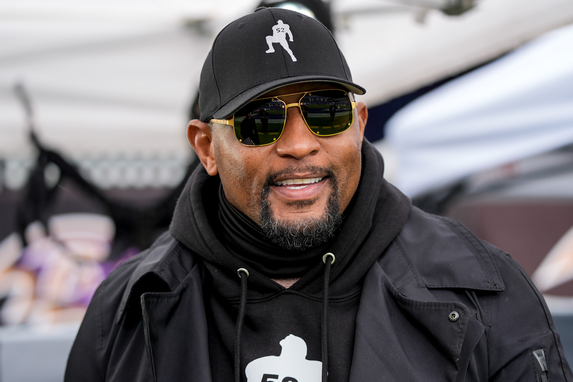 Football icon Ray Lewis goes undercover as Pro Bowl janitor