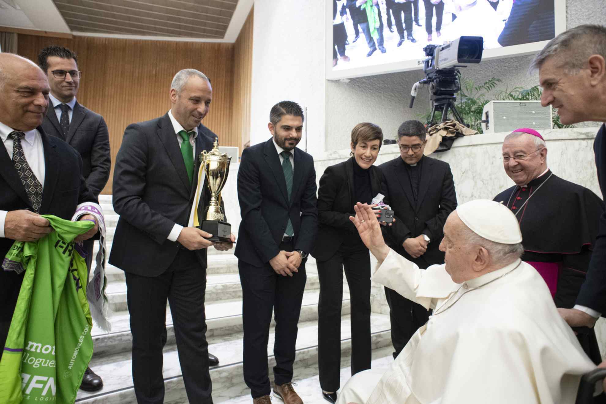 Su Santidad El Papa Francisco entrega su bendición en el encuentro con Mallorca Palma Futsal