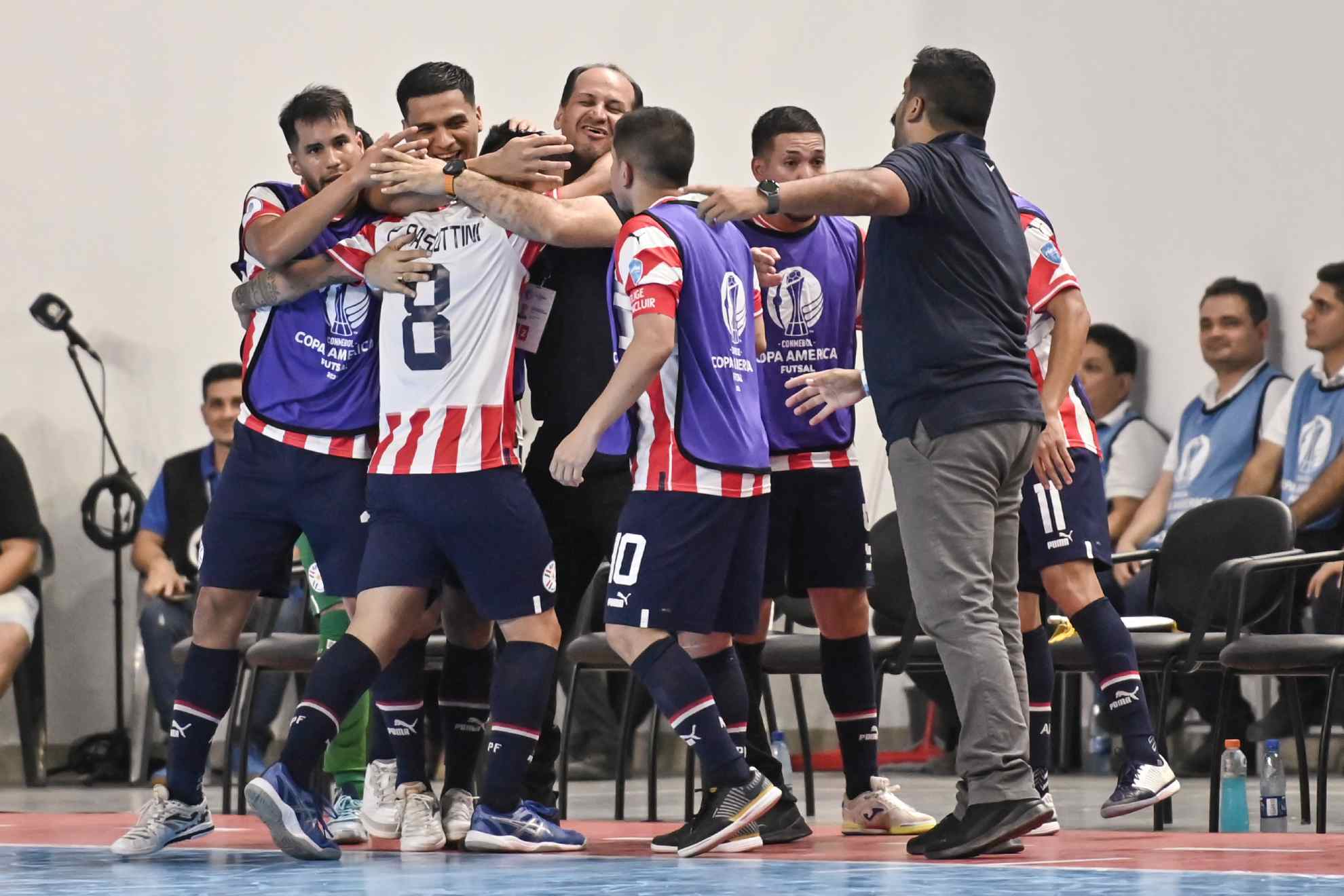 Paraguay celebra su clasificación para el Mundial y semifinales.