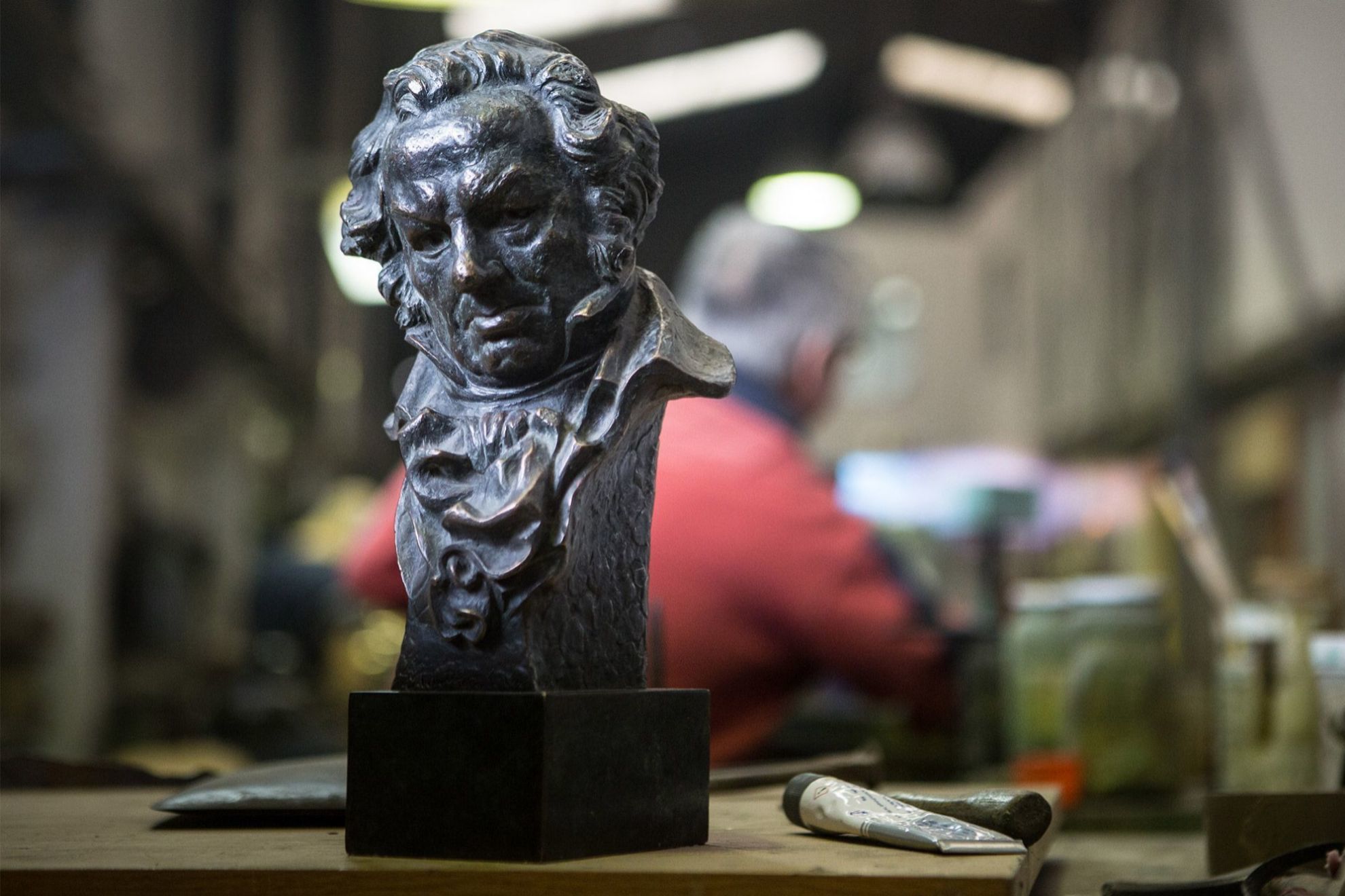 Origen de los Premios Goya y por qué el galardón es el busto del pintor de Zaragoza
