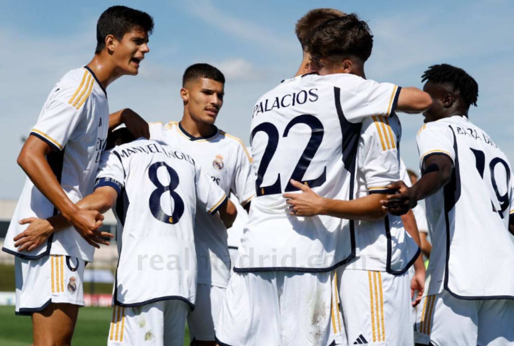 Chema, Manuel Ángel, Palacios, Baba, Yusi y De Llanos, celebrando un gol en la Youth.