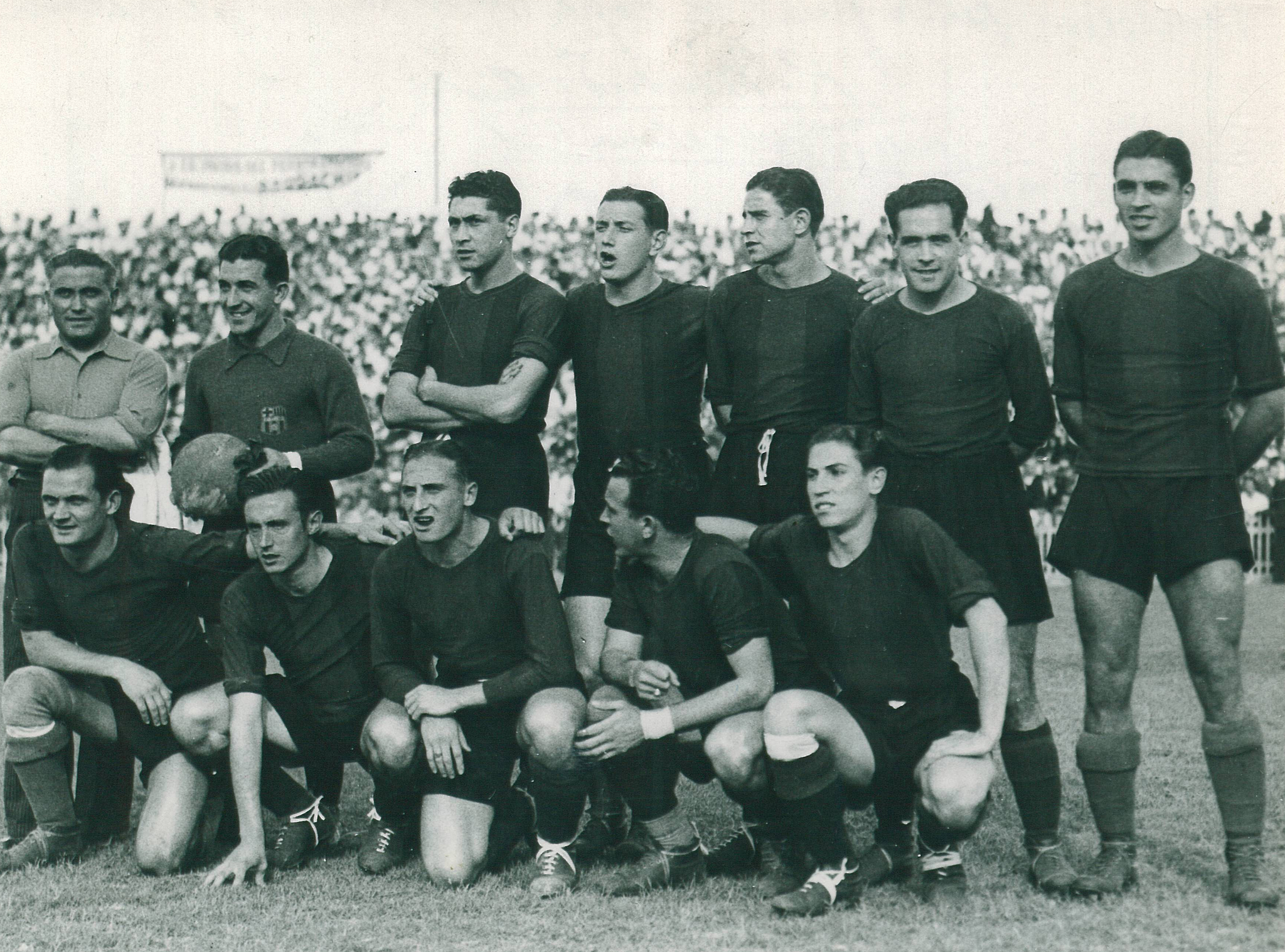EL once del Barcelona de la final de Copa de 1936 ante el Madrid. Balmanya es el cuarto por arriba de izquierda a derecha/ARCHIVO MARCA