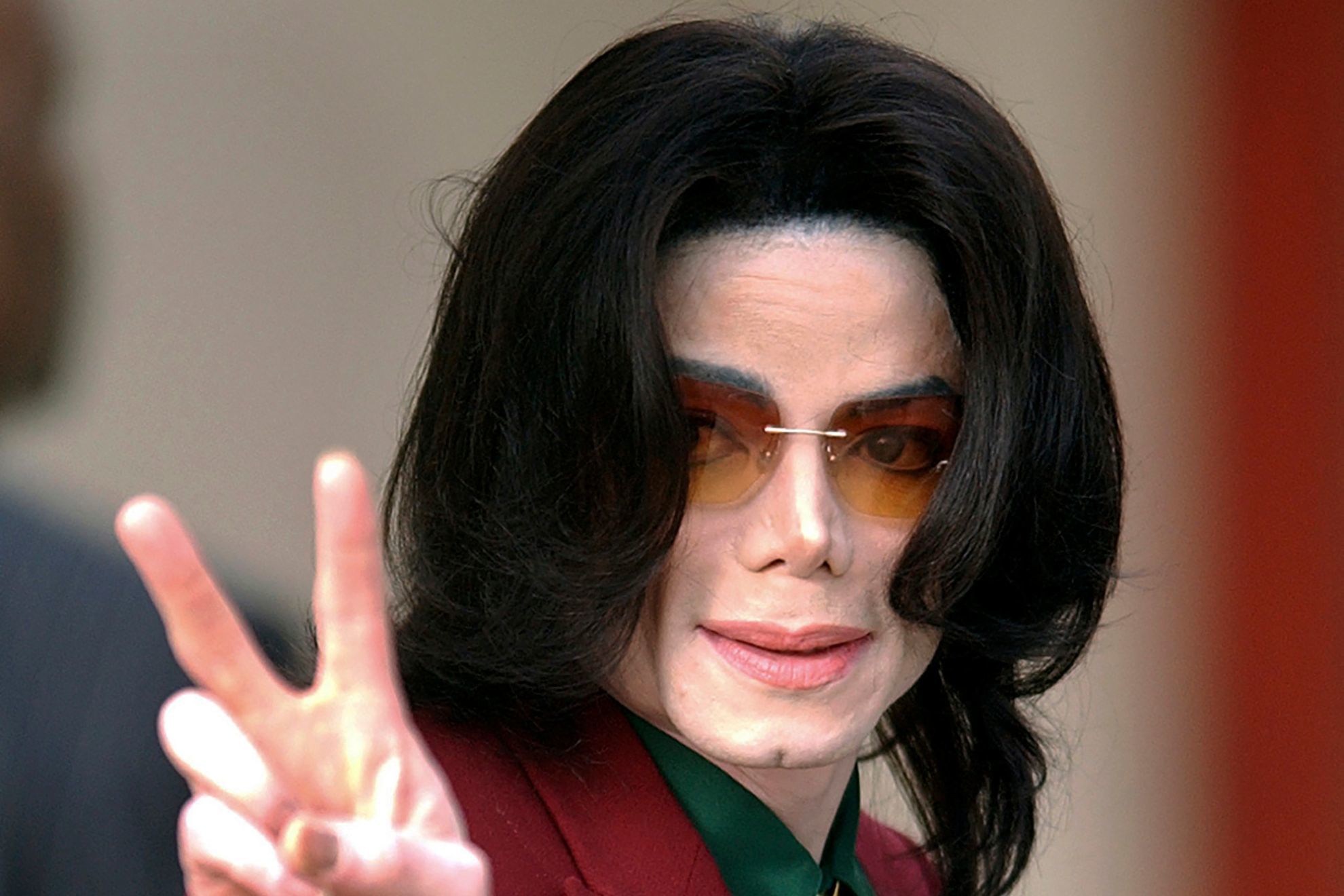 Michael Jacksons catalog purchased by Sony in a record-breaking deal