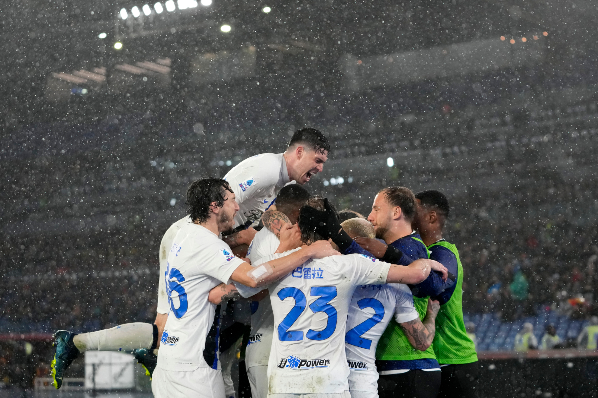 Los jugadores del Inter celebran uno de sus goles.