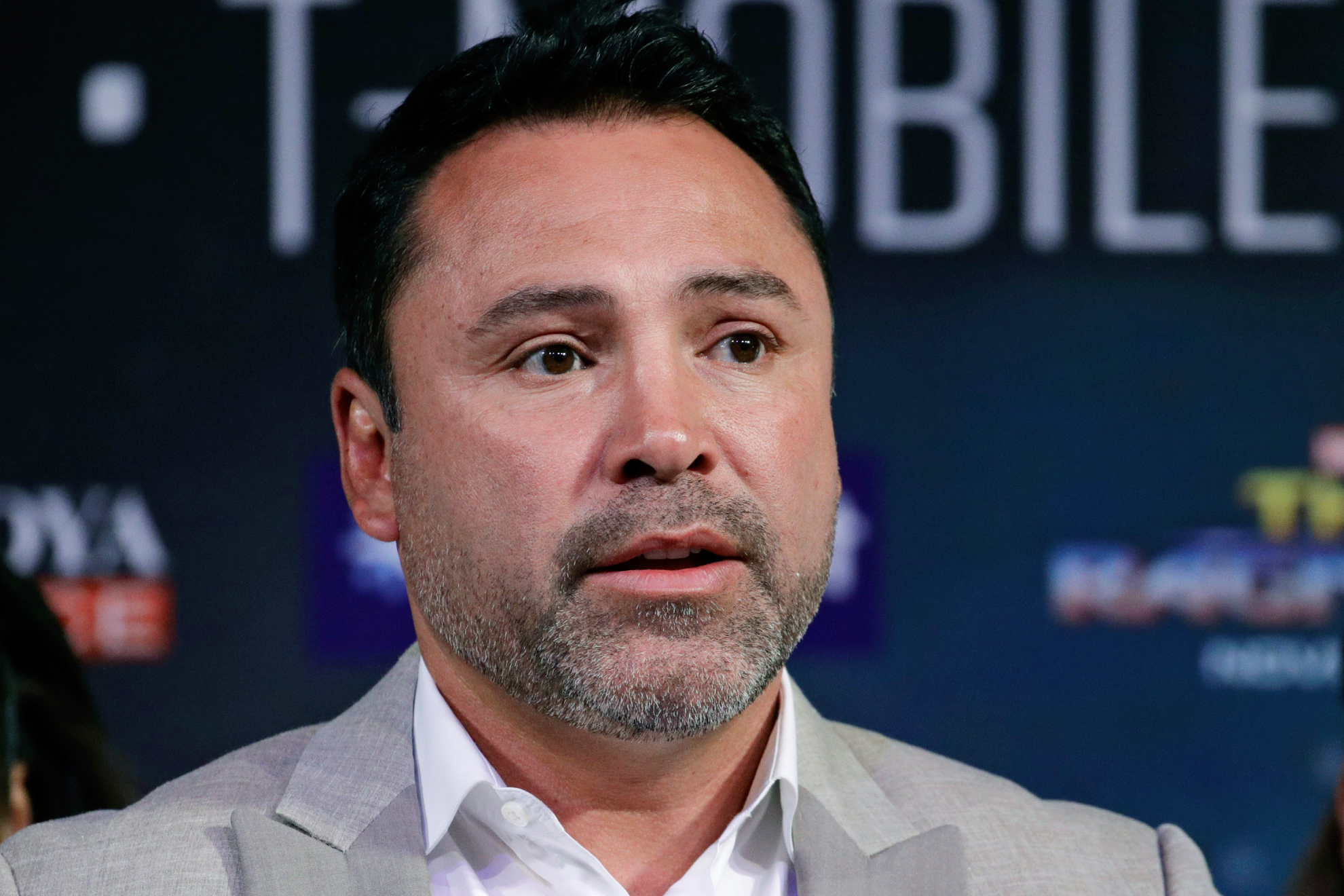 Oscar de la Hoya caught playing golf in his underwear in bizarre tribute to Patrick Mahomes and the Chiefs