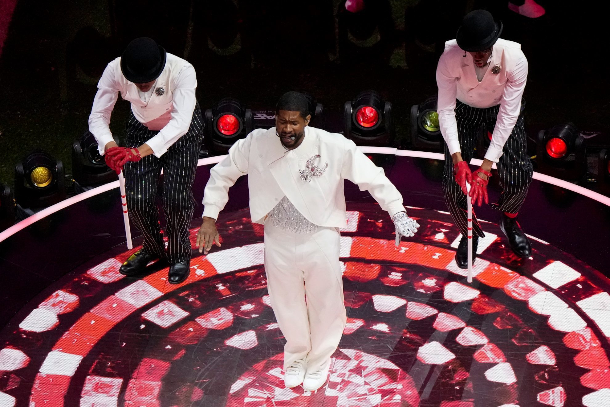 Usher, Alicia Keys y Ludacris amenizan un medio tiempo del Super Bowl LVIII que vino de menos a ms