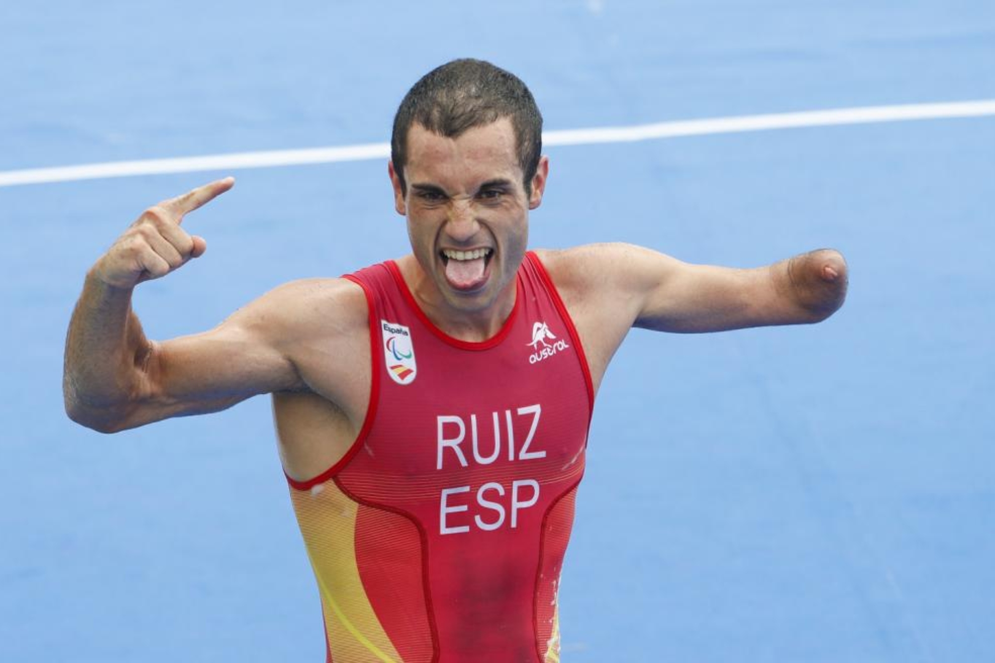 Jairo Ruiz celebra su bronce paralímpico en Río 2016.