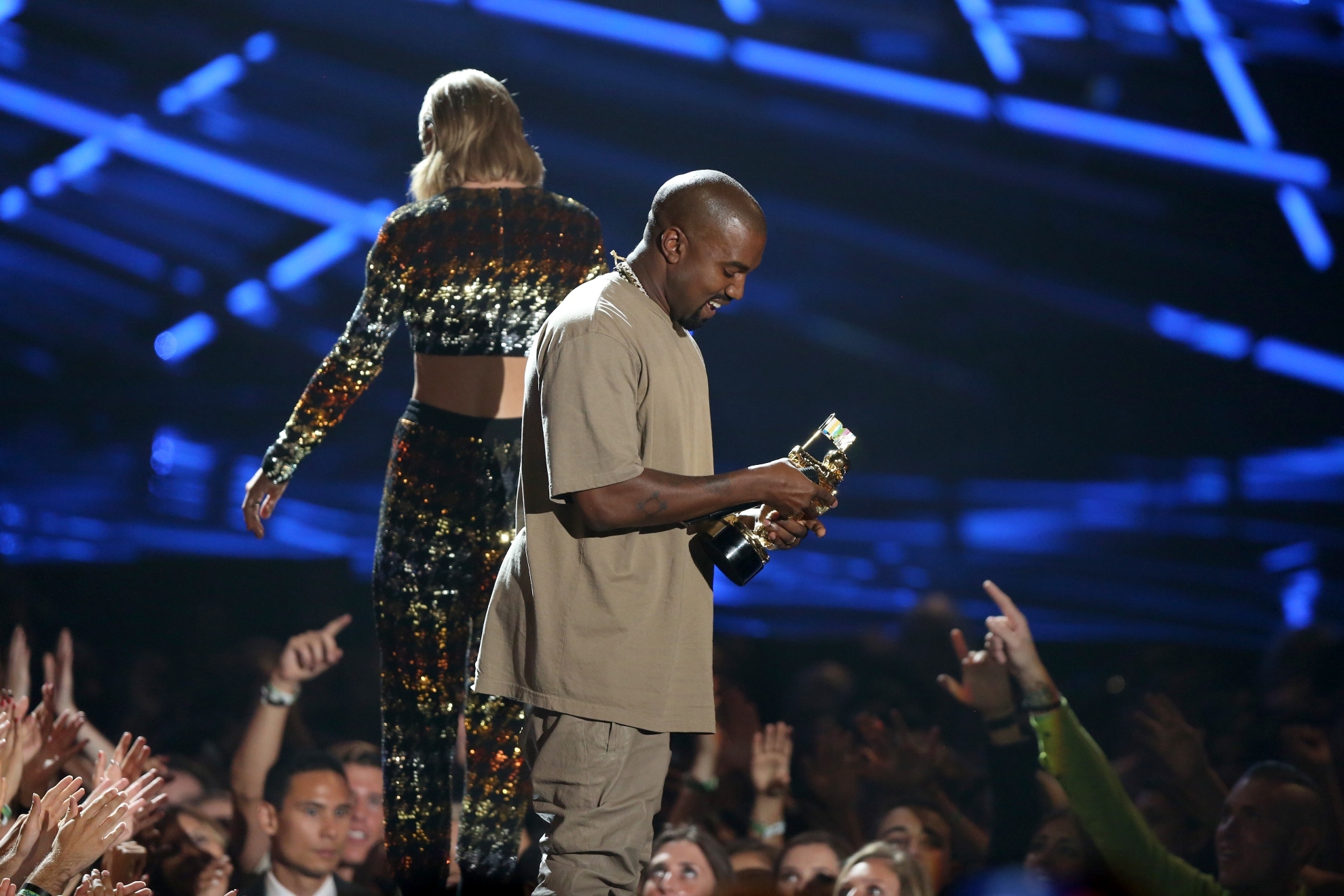 Kanye West gets an award from Taylor Swift