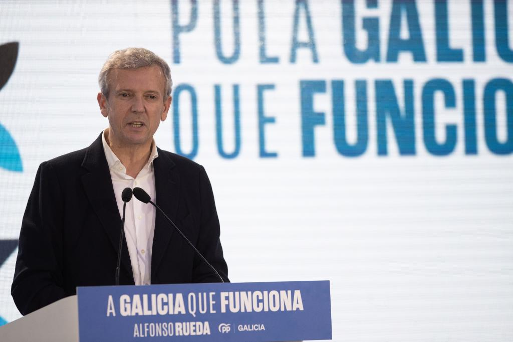 El presidente de la Xunta de Galicia, Alfonso Rueda, durante un acto electoral celebrado este jueves en Vigo.