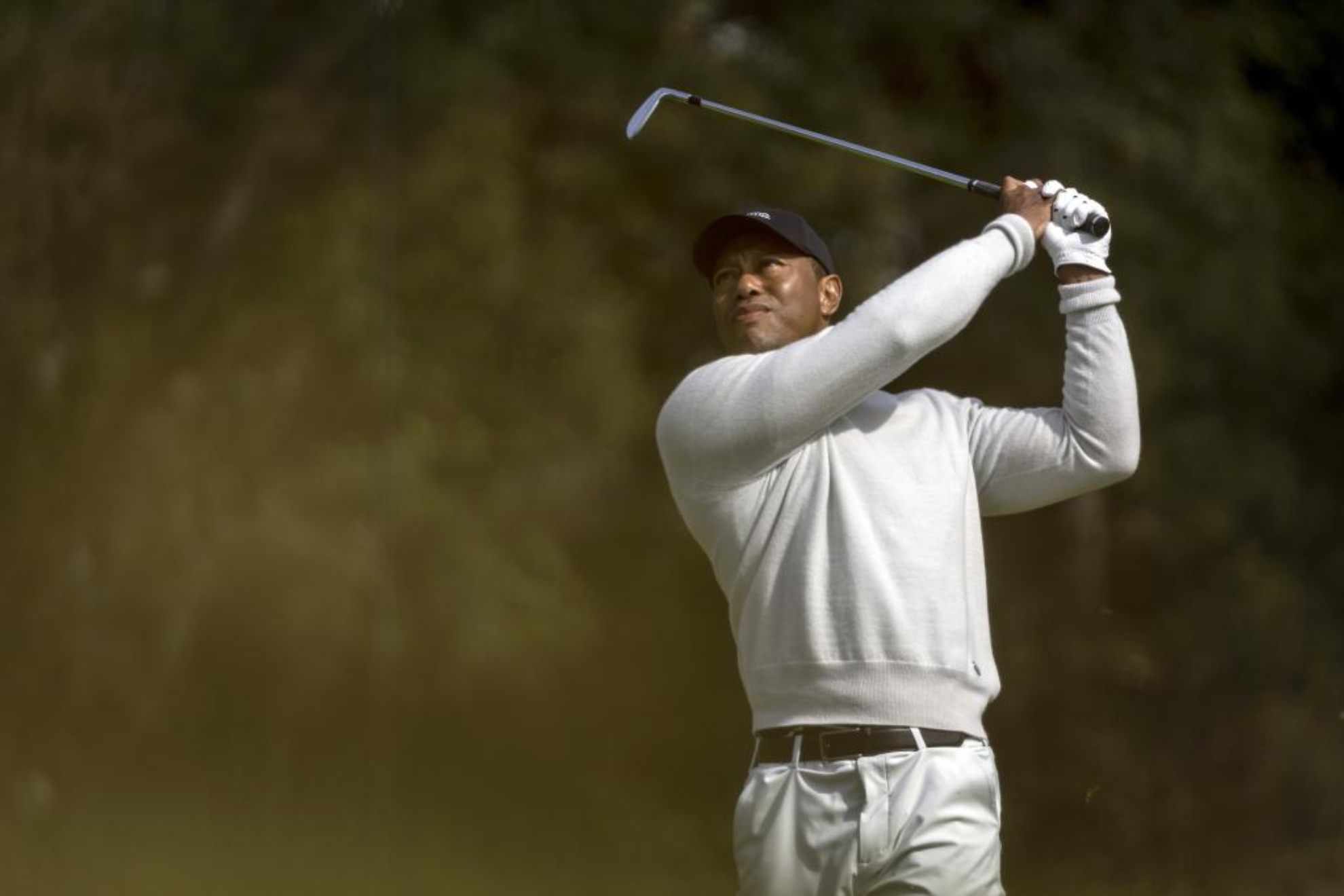 Tiger Woods juega un hierro en la primera jornada del The Genesis