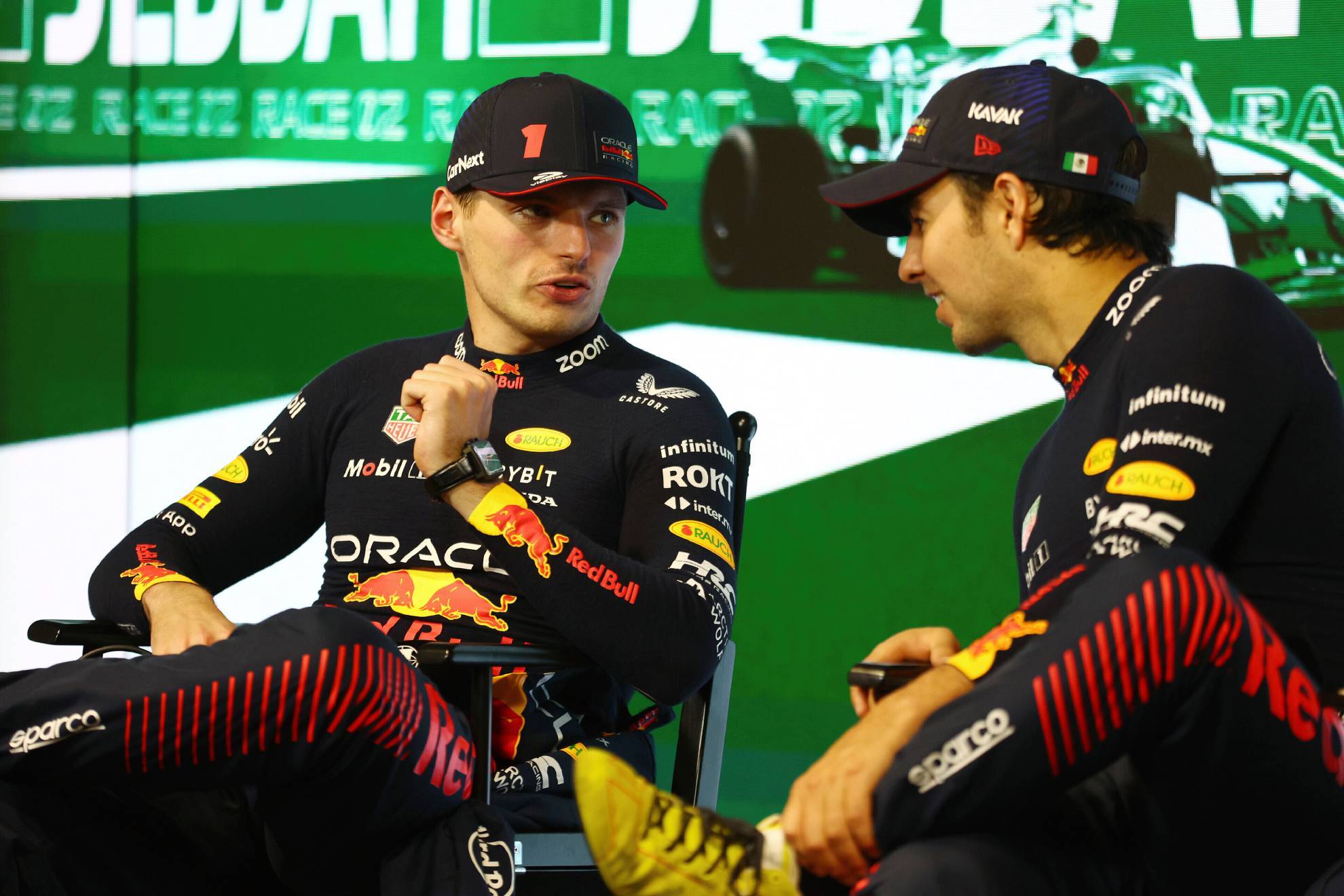 Max Verstappen y Sergio Checo Pérez en la rueda de prensa tras el Gran Premio de Arabia Saudí