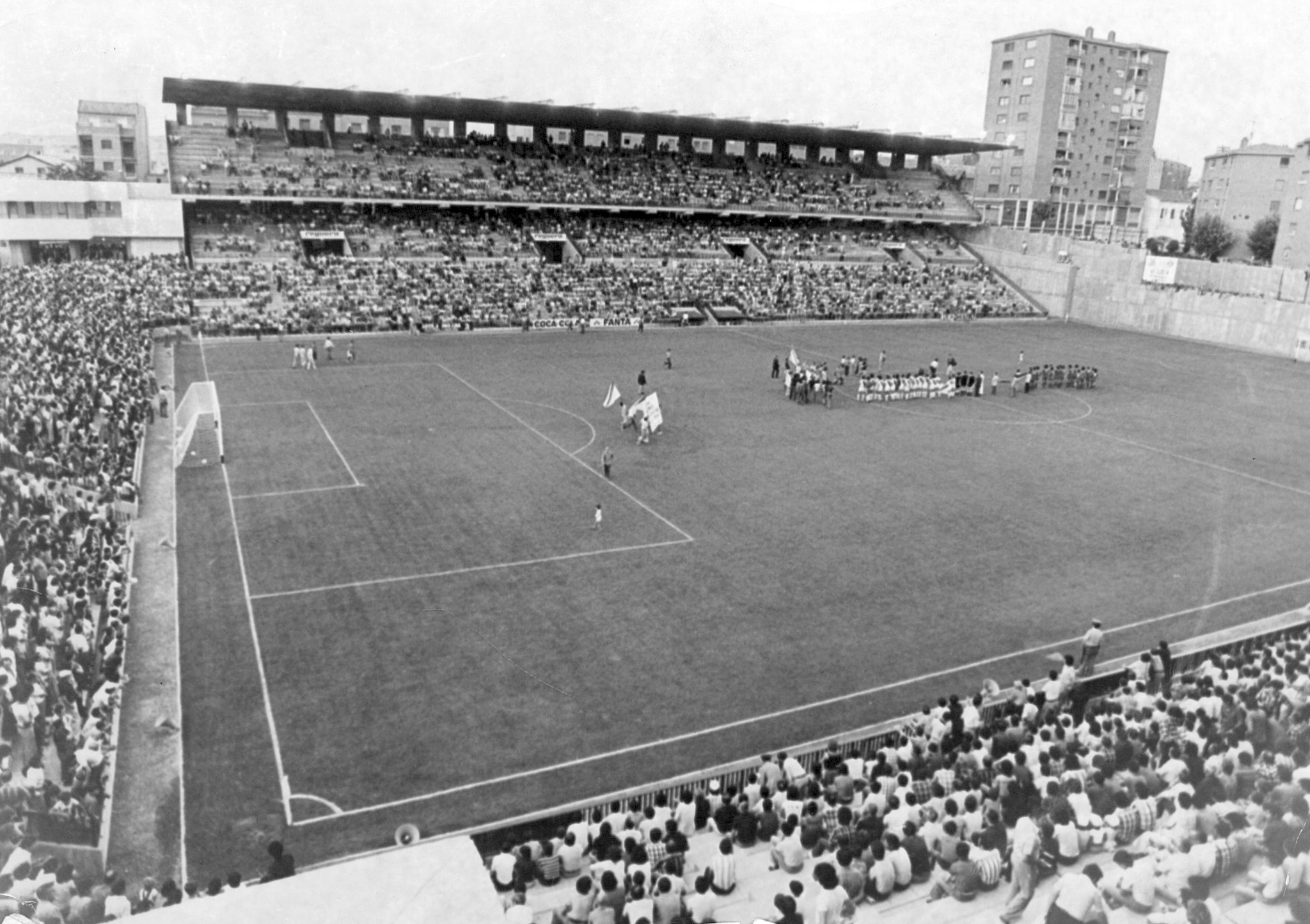 El 6 de junio de 1976 se estren el recinto rayista con un partido de Segunda divisin