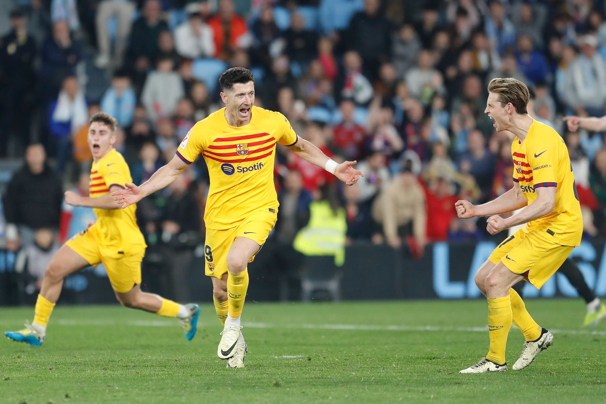 Lewandowski celebra el gol que le dio el triunfo al Barcelona ante el Celta.