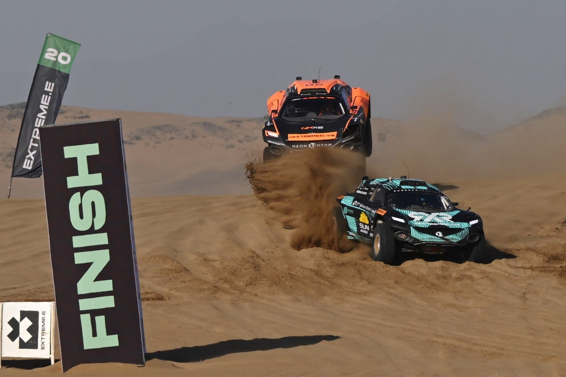 McLaren y Rosberg han dado espectculo en la final del Desert XPrix 1.