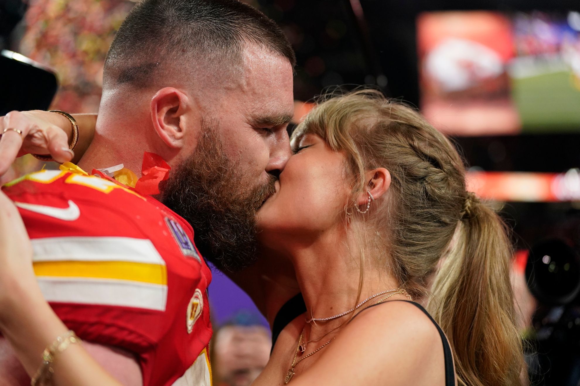 Travis Kelce is in no rush to be by Taylor Swifts side: when will he join her?