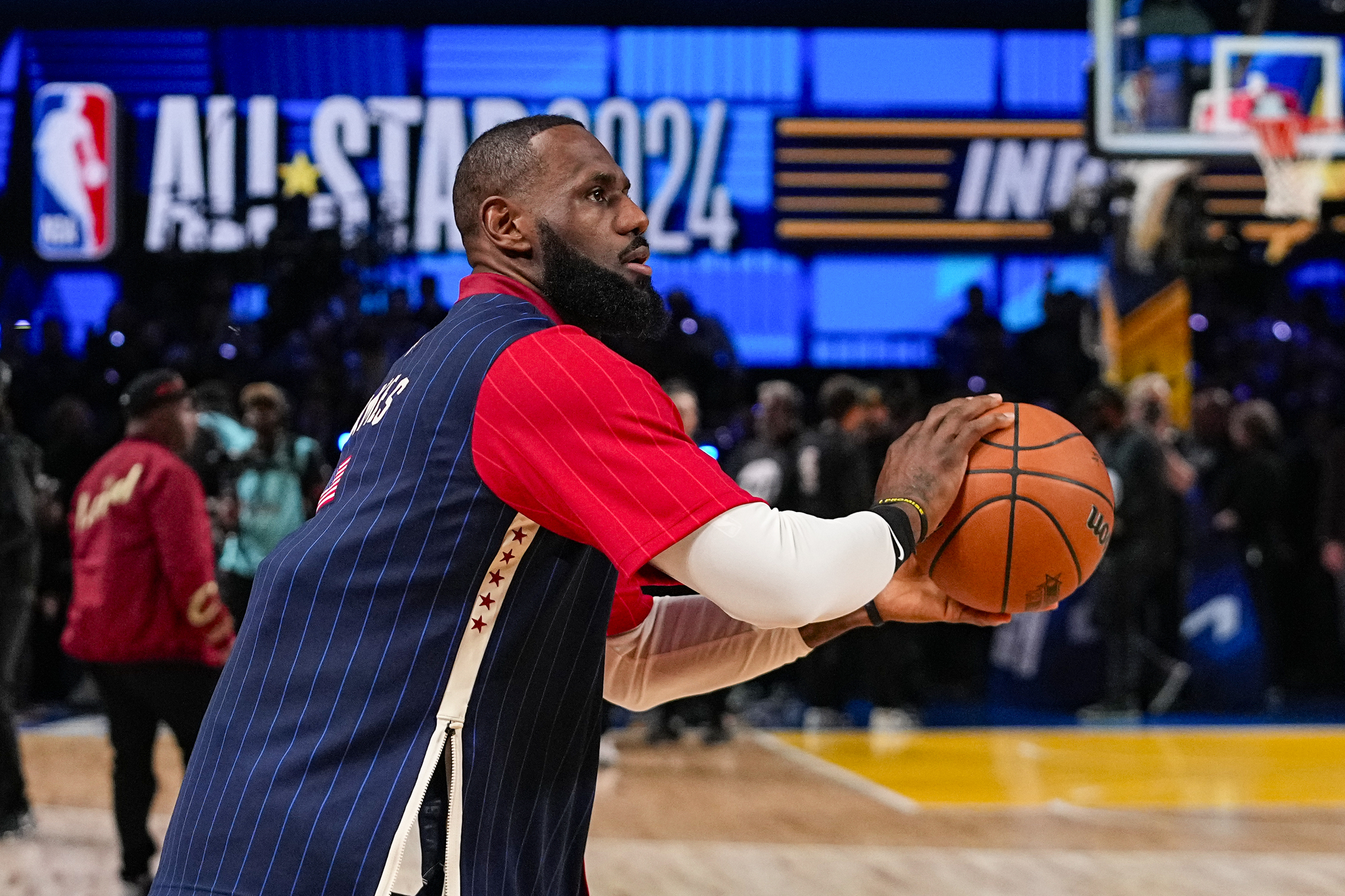 Los Angeles Lakers forward LeBron James warms up before the start of the NBA All-Star game