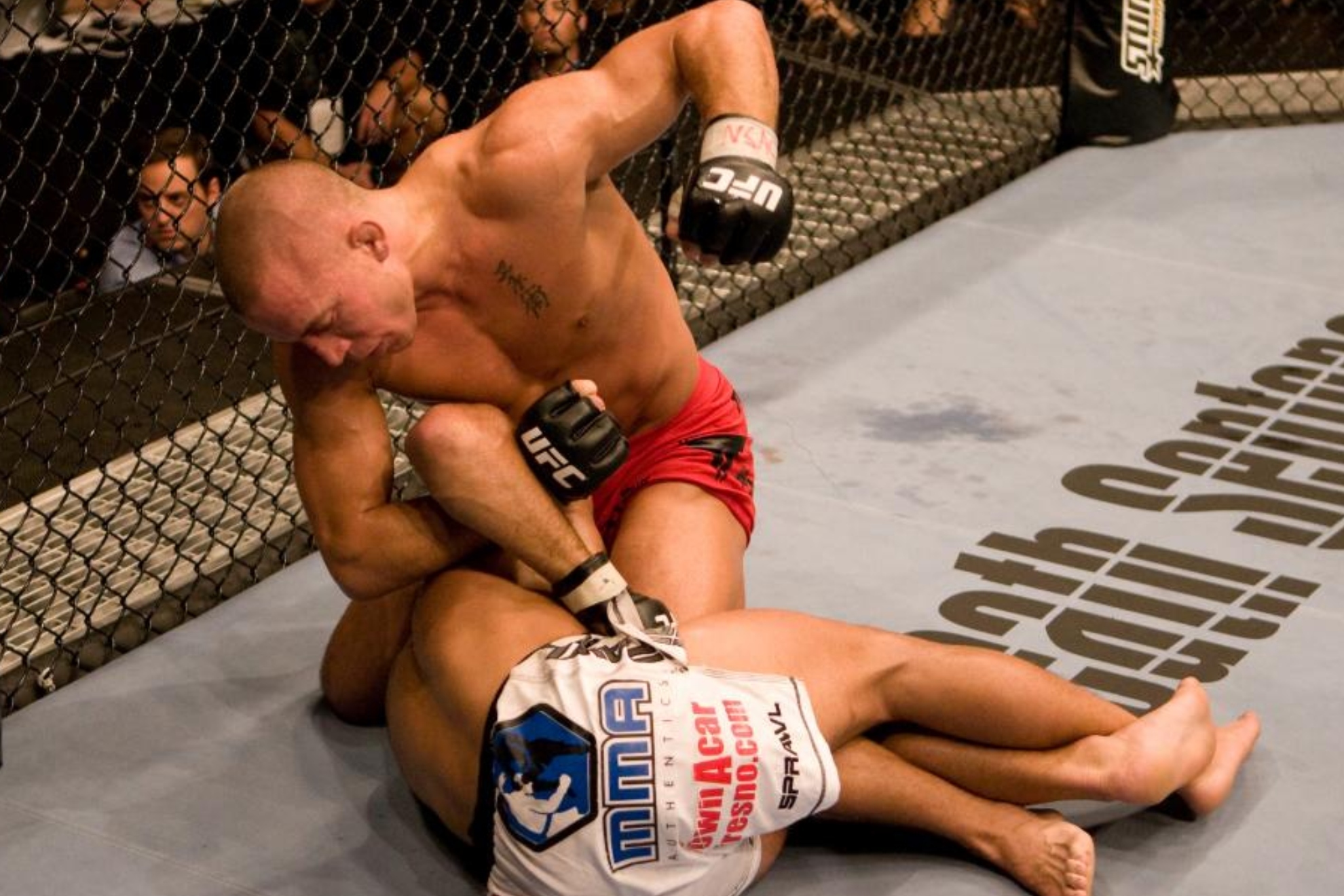 Imagen de un combate de MMA