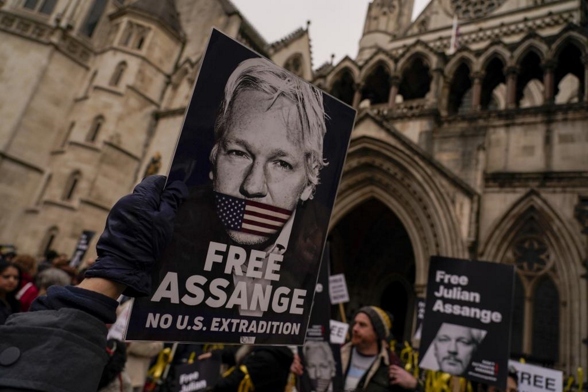 Protestas en Londres contra la extradición de Julian Assange.