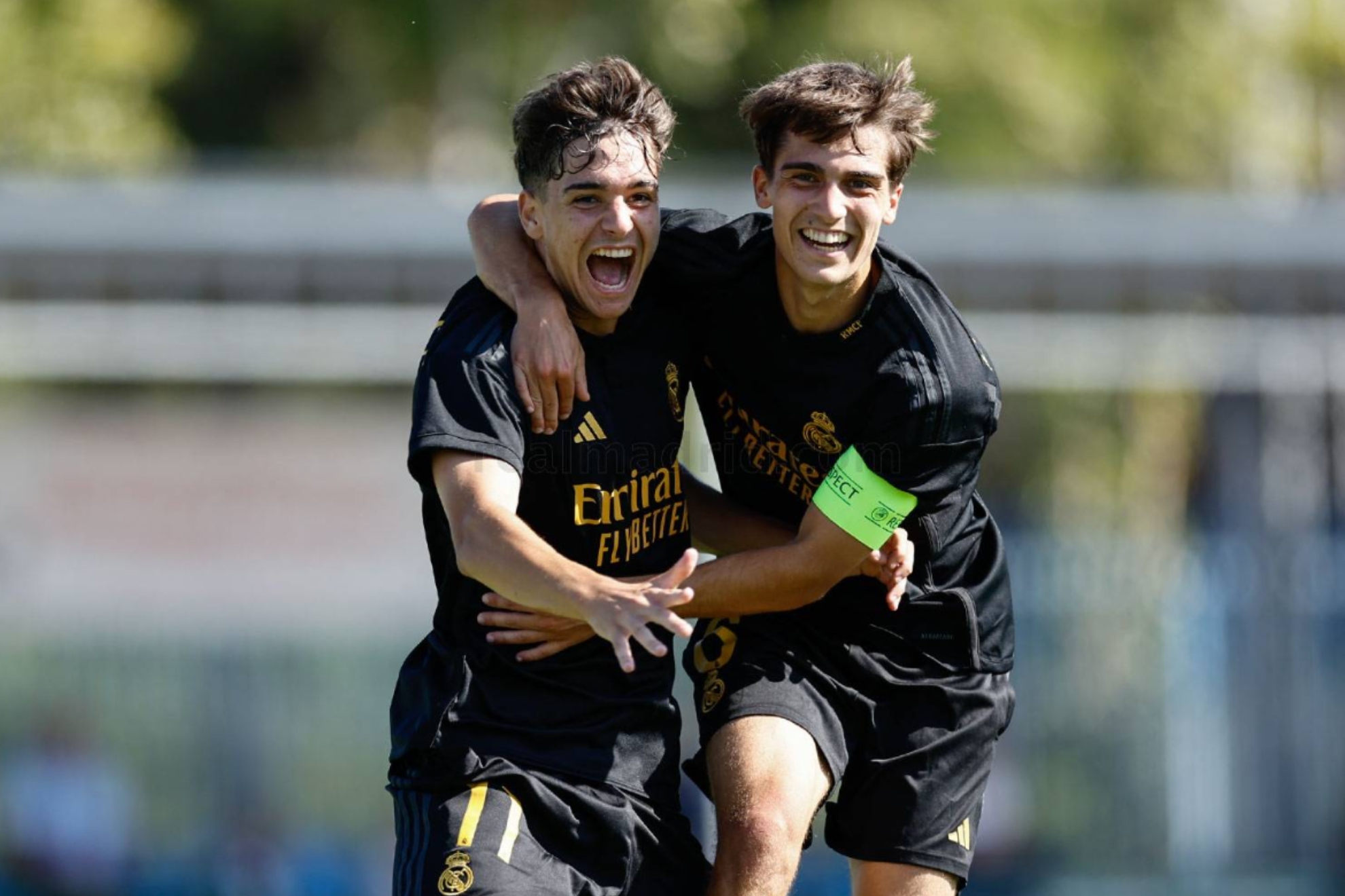 De Llanos y Manuel Ángel celebran un gol ante el Nápoles en la fase de grupos.
