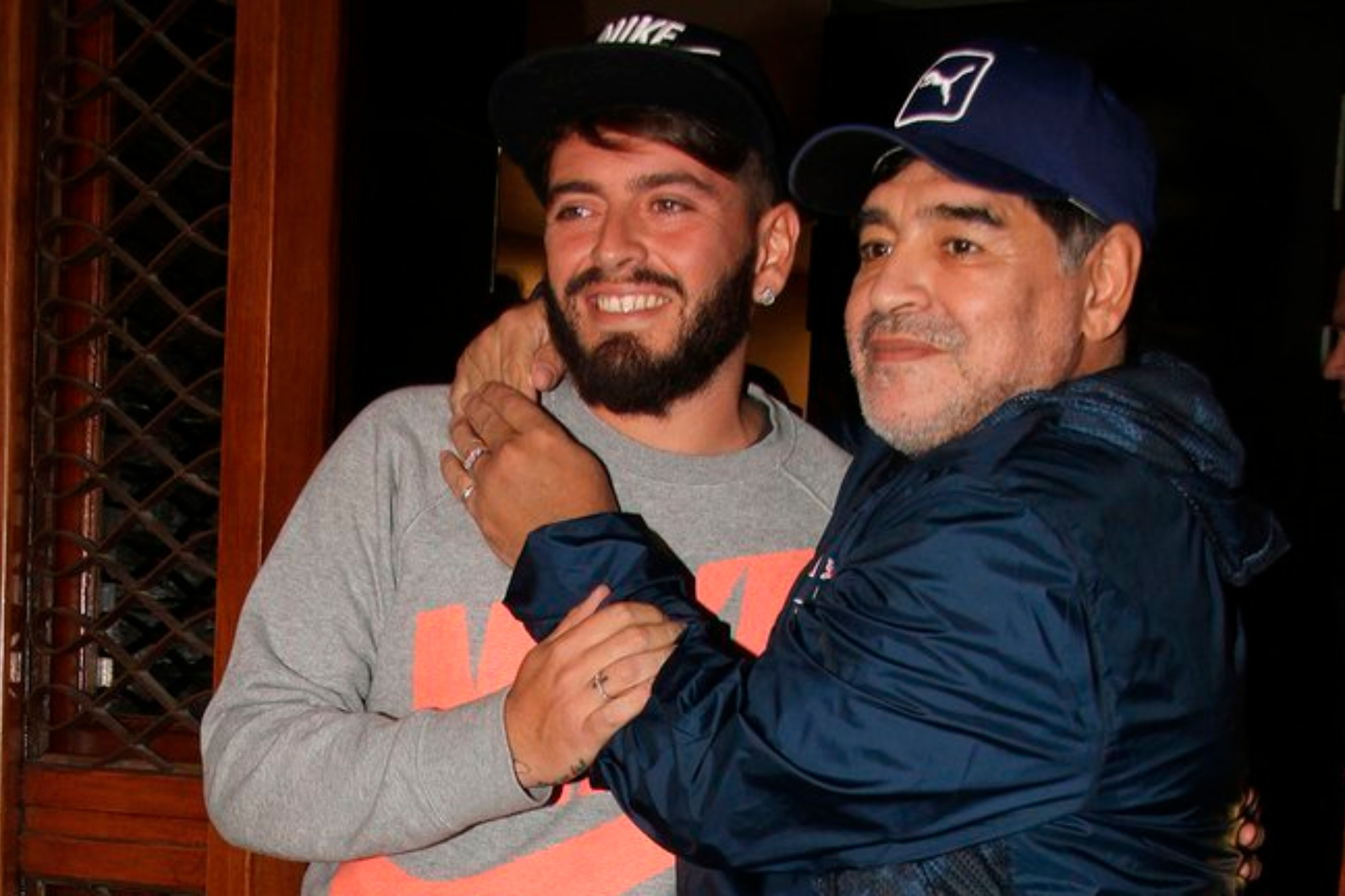 Diego Junior, con Diego Maradona en una imagen juntos.