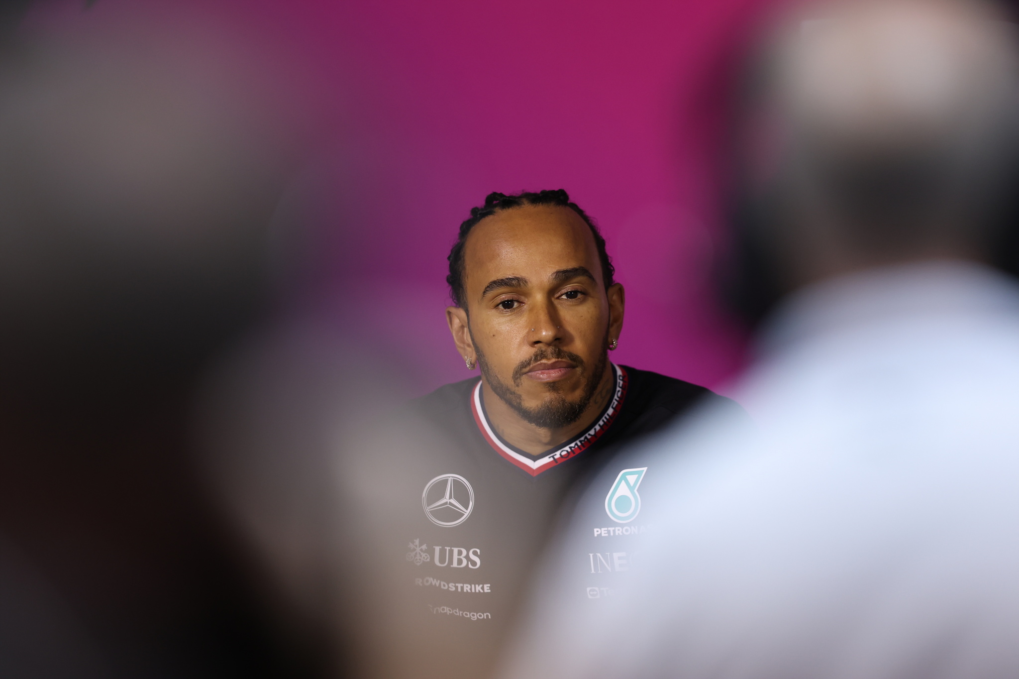 Lewis Hamilton, durante su rueda de prensa en el circuito de Sakhir.