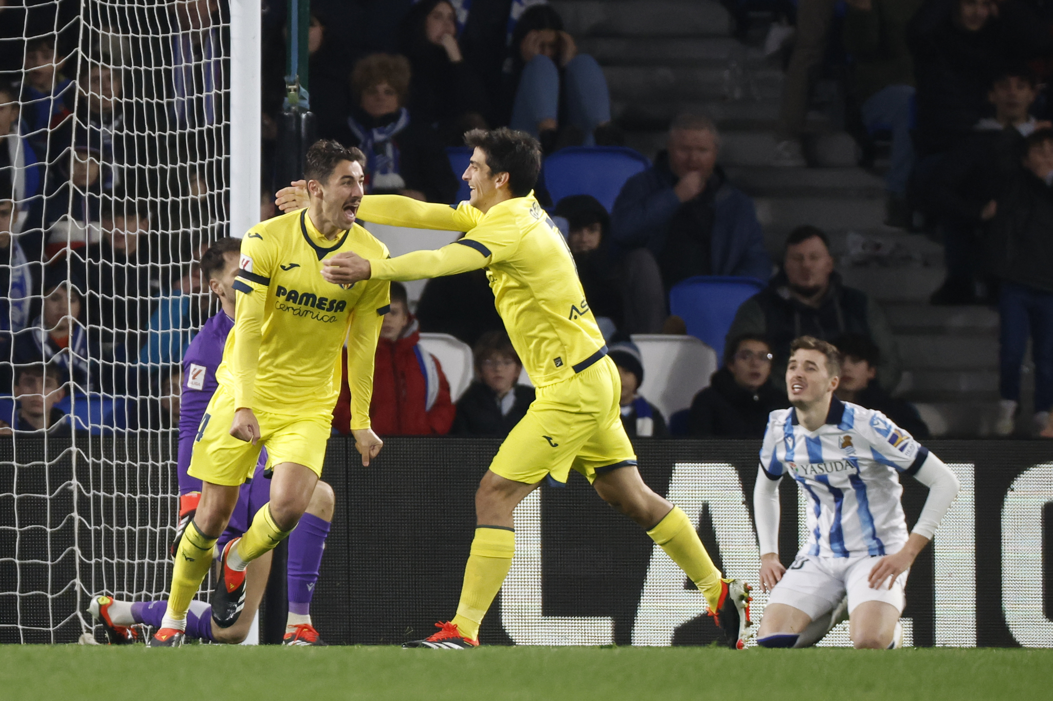 Santi Comesaña celebra gol que marcó a la Real en un córner.